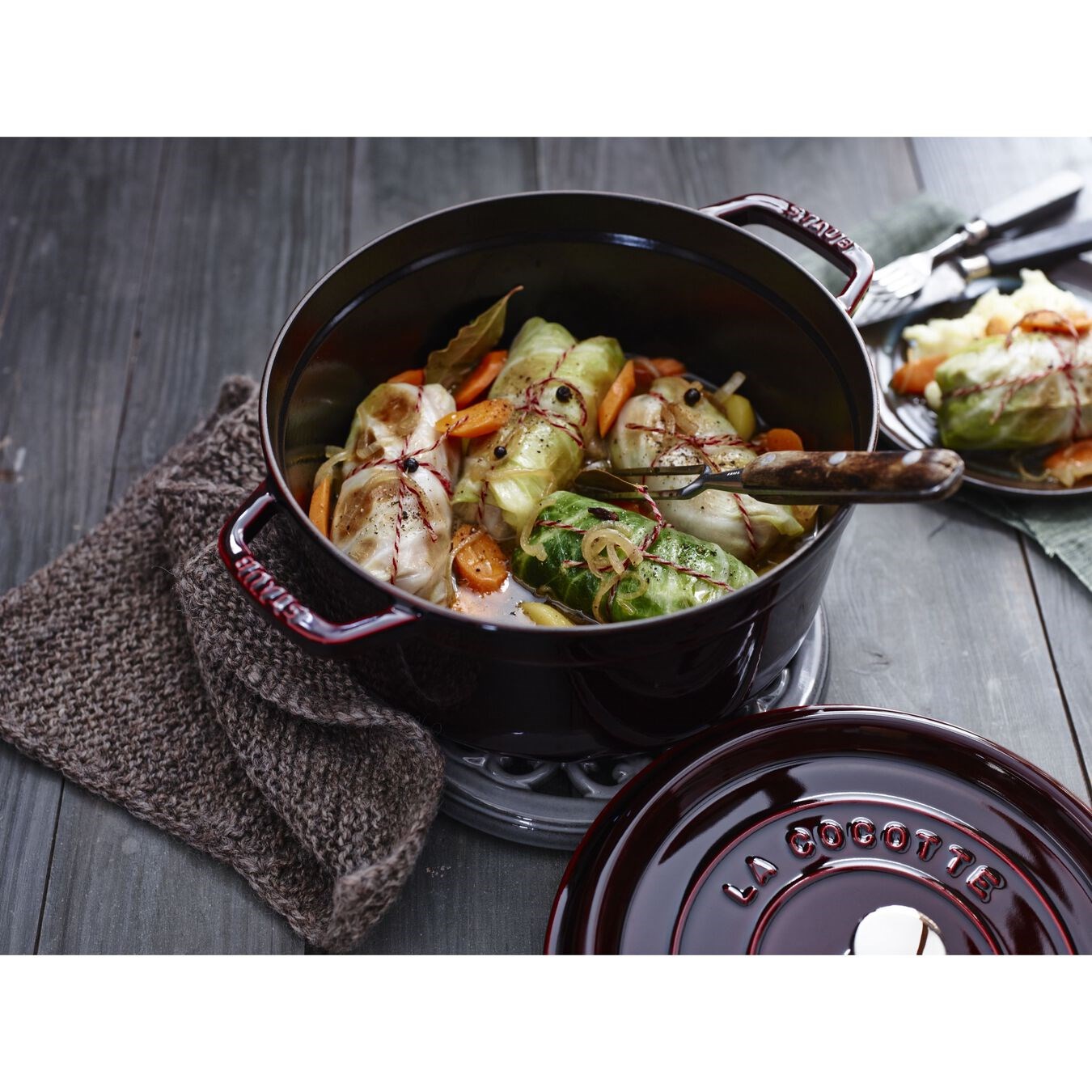 Hrnec STAUB kulatý 24 cm vínový_3