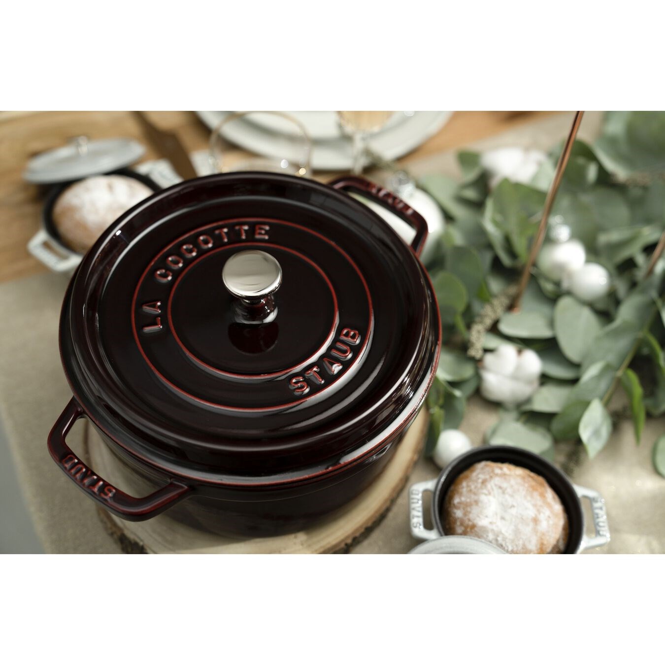 Hrnec STAUB kulatý 26 cm vínový_3