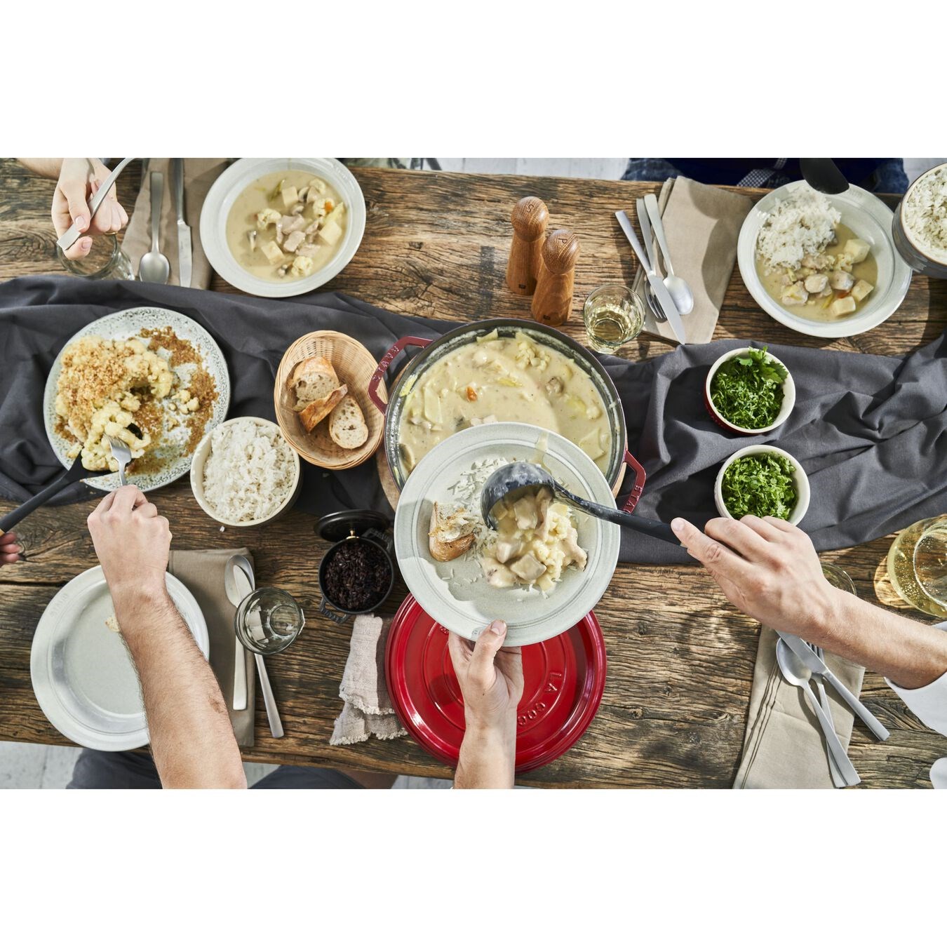 Hrnec STAUB kulatý 28 cm červený_3