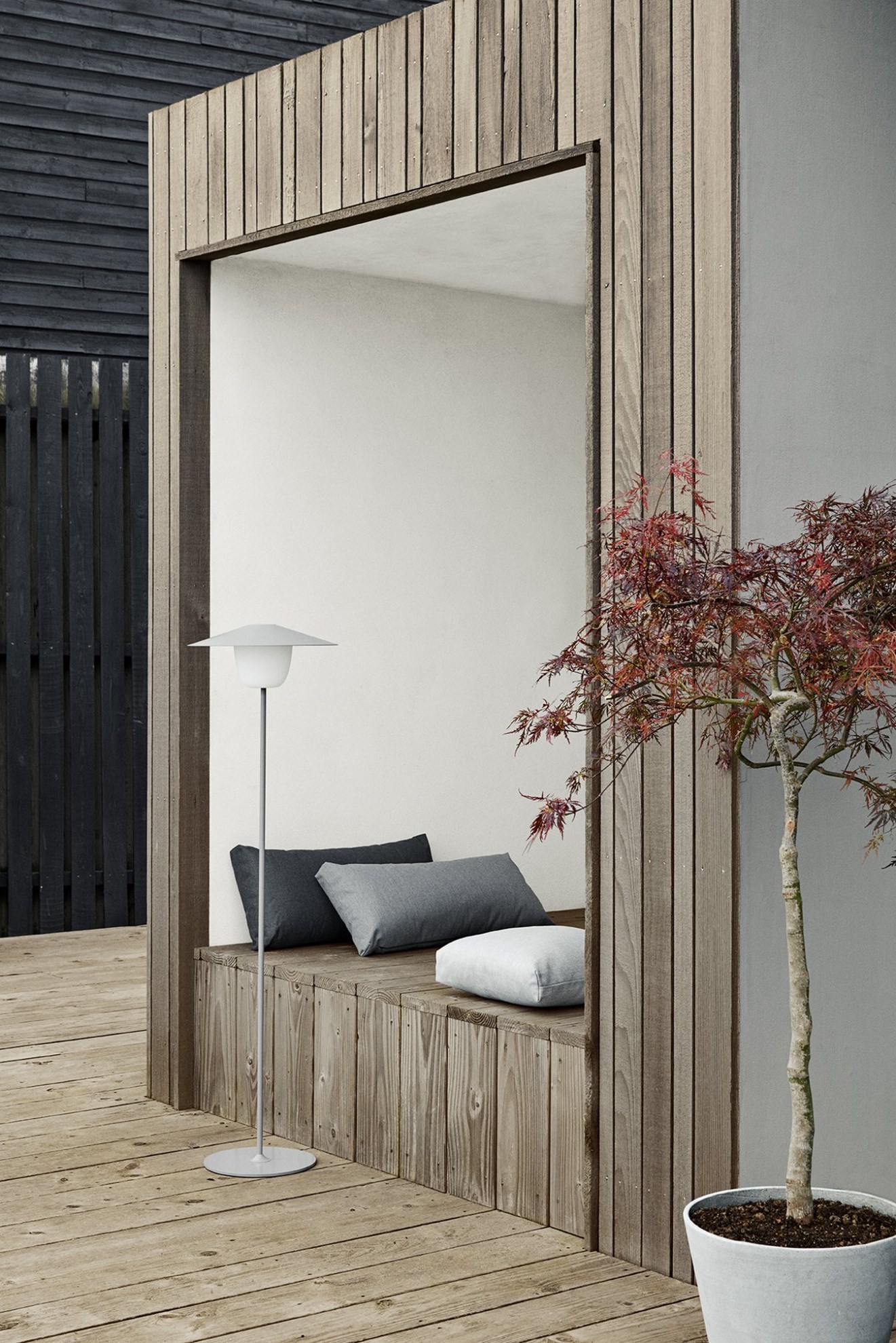 Obrázek z Venkovní polštář Blomus STAY 70x30cm šedočerný 