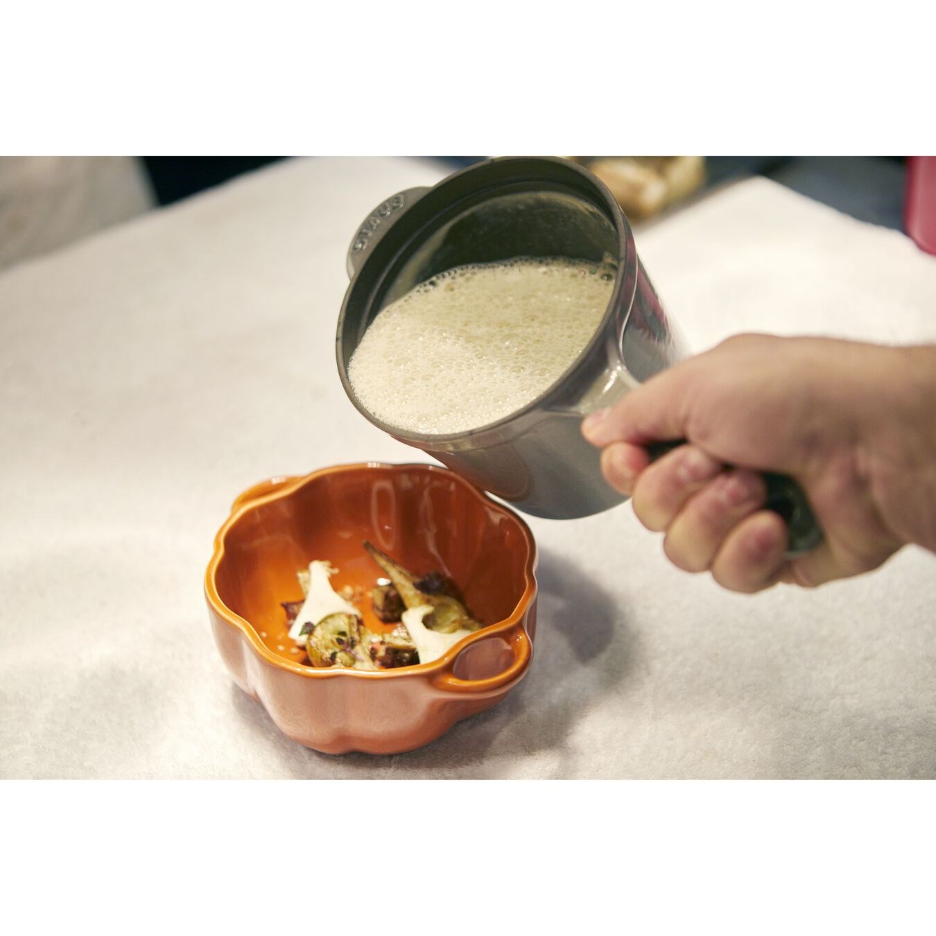 Kastrol STAUB 14cm šedý 1,2l_1