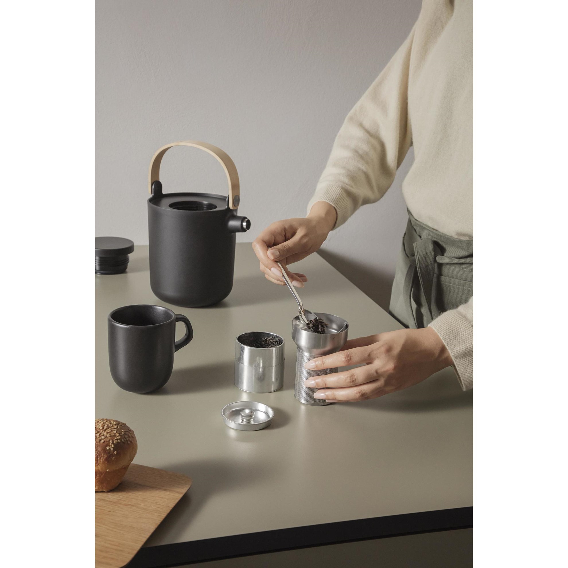 Čajová konvice 1l Nordic Kitchen černá_2