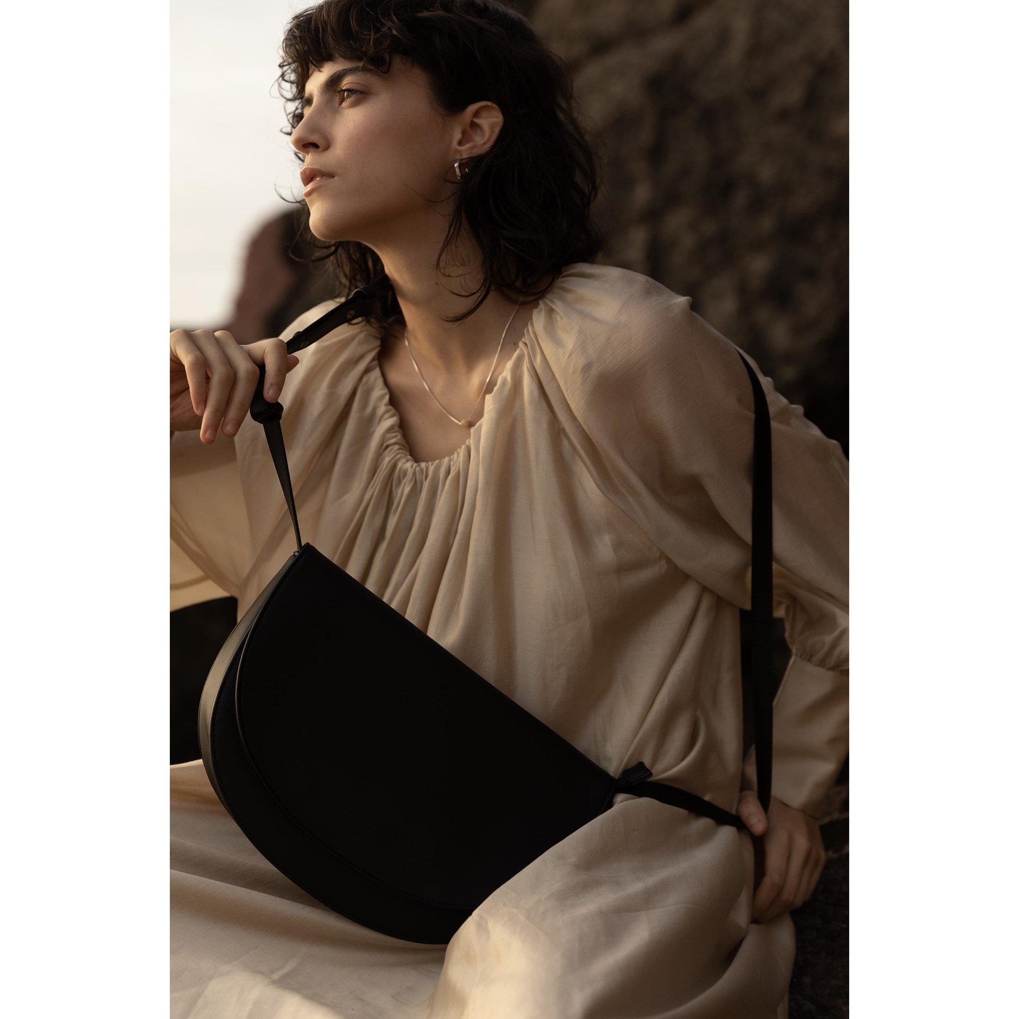 Kabelka Monk & Anna SOMA půlměsíc black_4