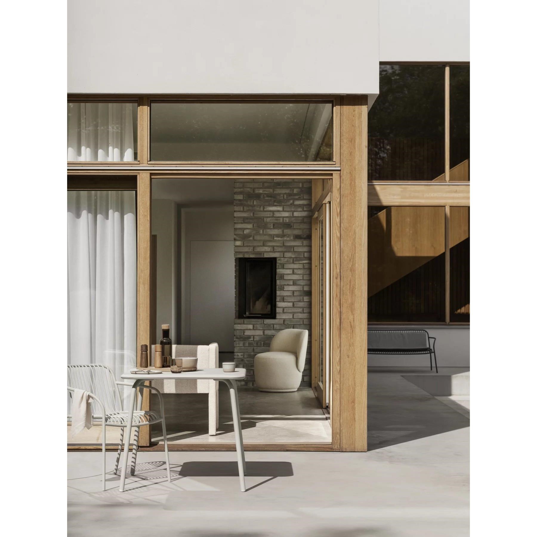 Zahradní stolek YUA 80x80 cm světle šedý_3