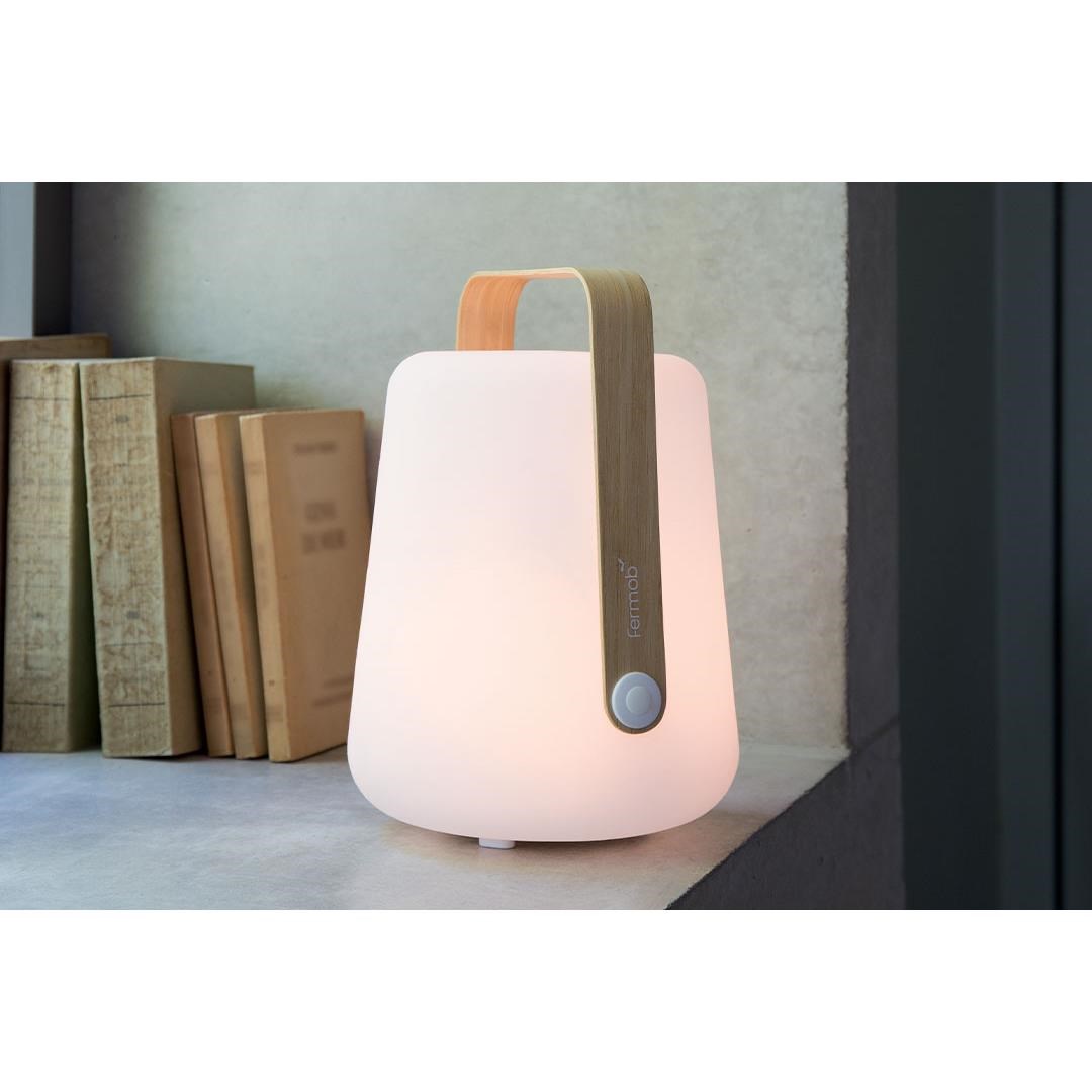 Fermob venkovní LED lampa BALAD s bambusovou rukojetí_1