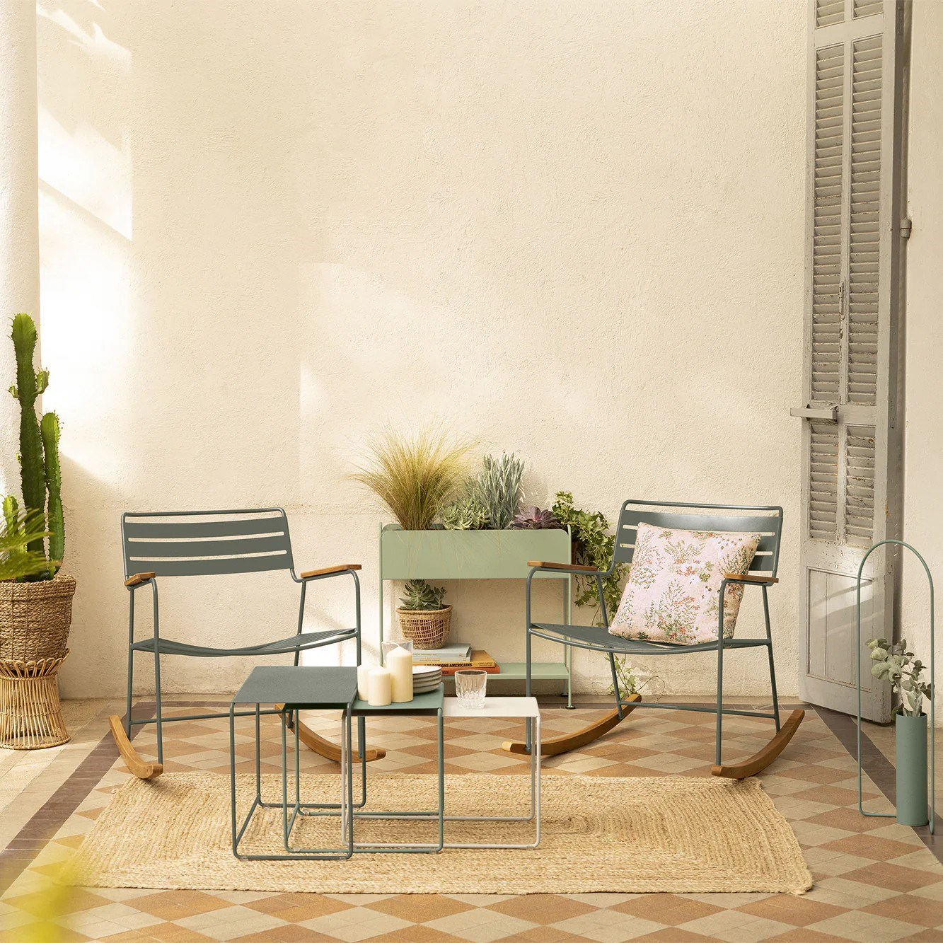 Regál na květináče nebo stolování Fermob PICOLINO V.63 cm - Liquorice_11