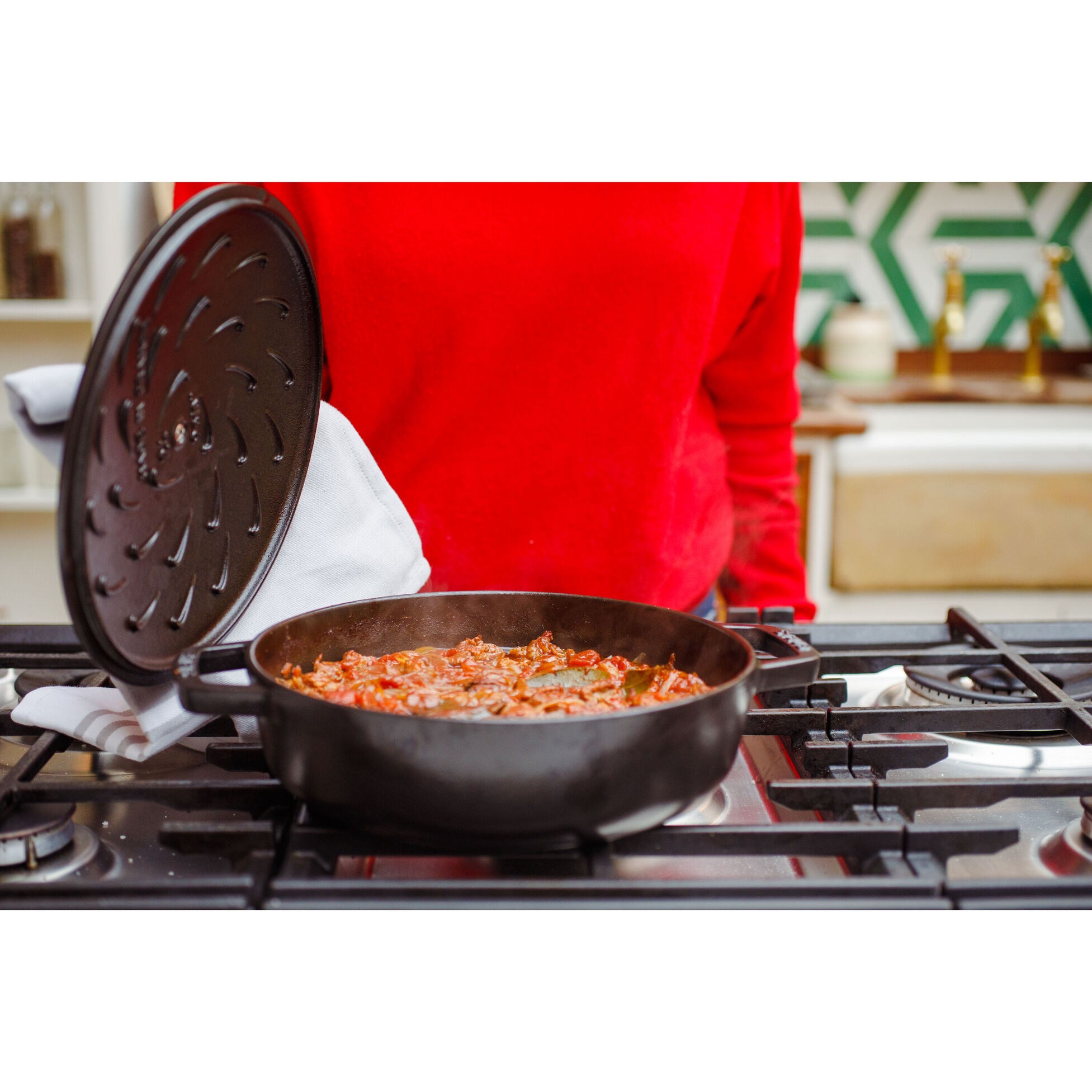 Kastrol STAUB se samopodlévací poklicí 24 cm černý 2,4l_1