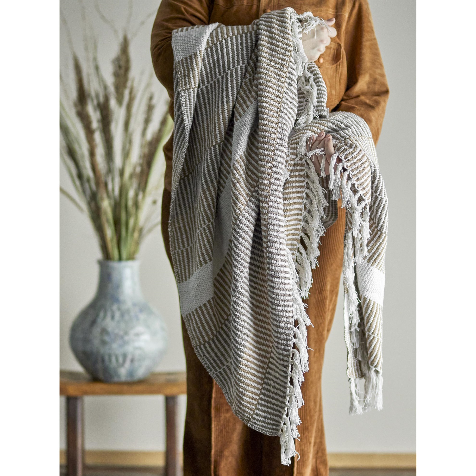 Pléd z recyklované bavlny Isnel 160x130cm sv. hnědý_2