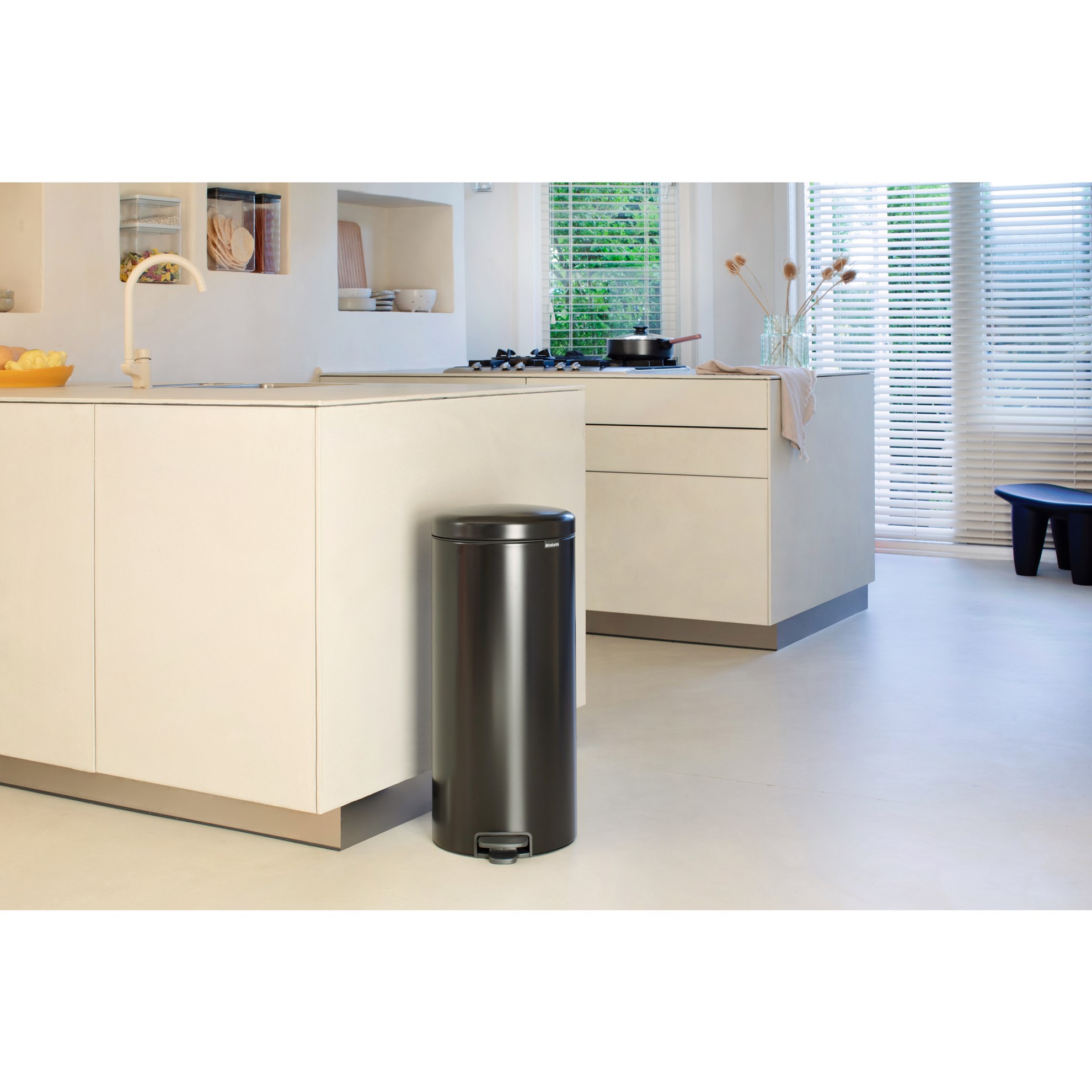 Pedálový odpadkový koš Brabantia NEW ICON 30l černý_4