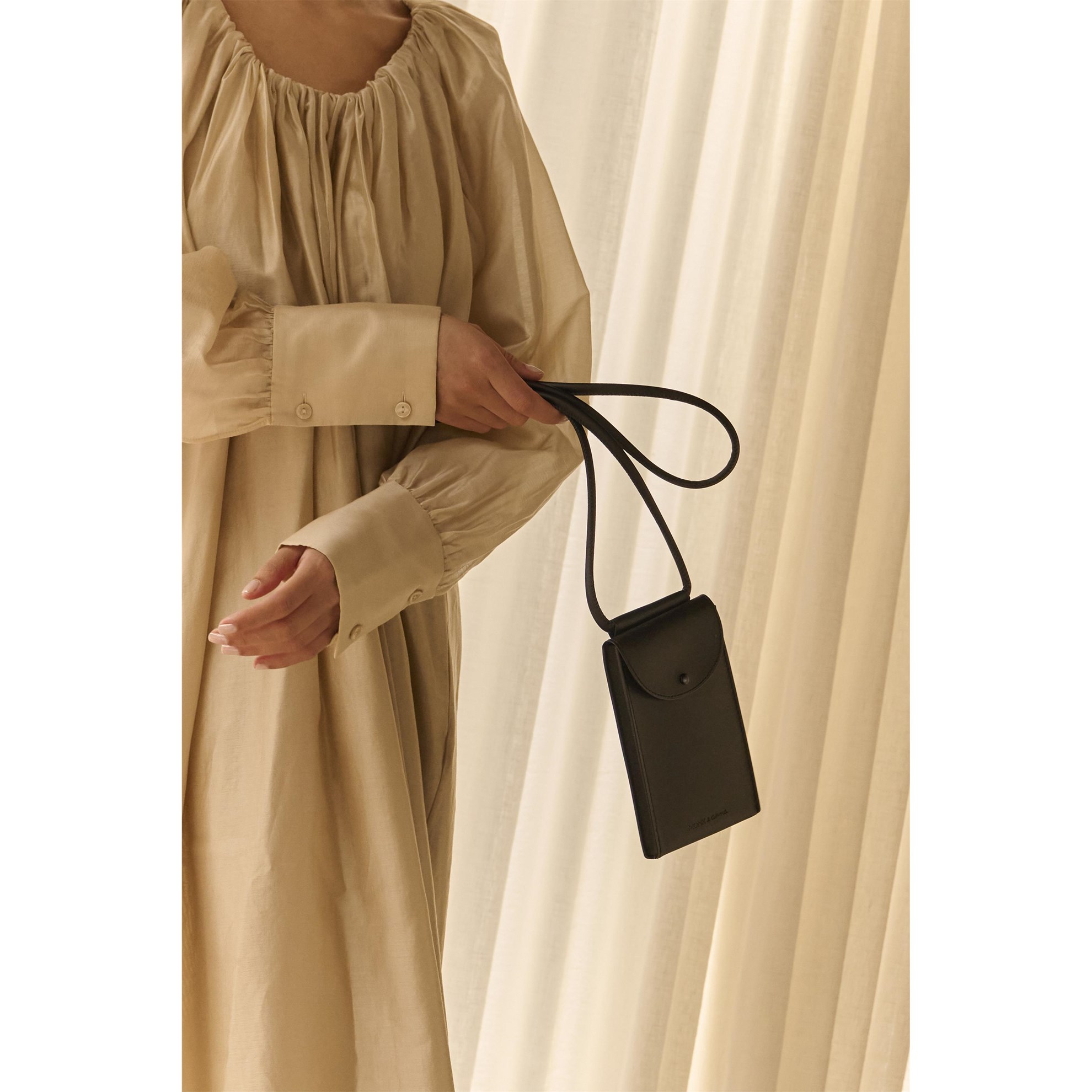 Pouzdro na telefon Monk & Anna black_1