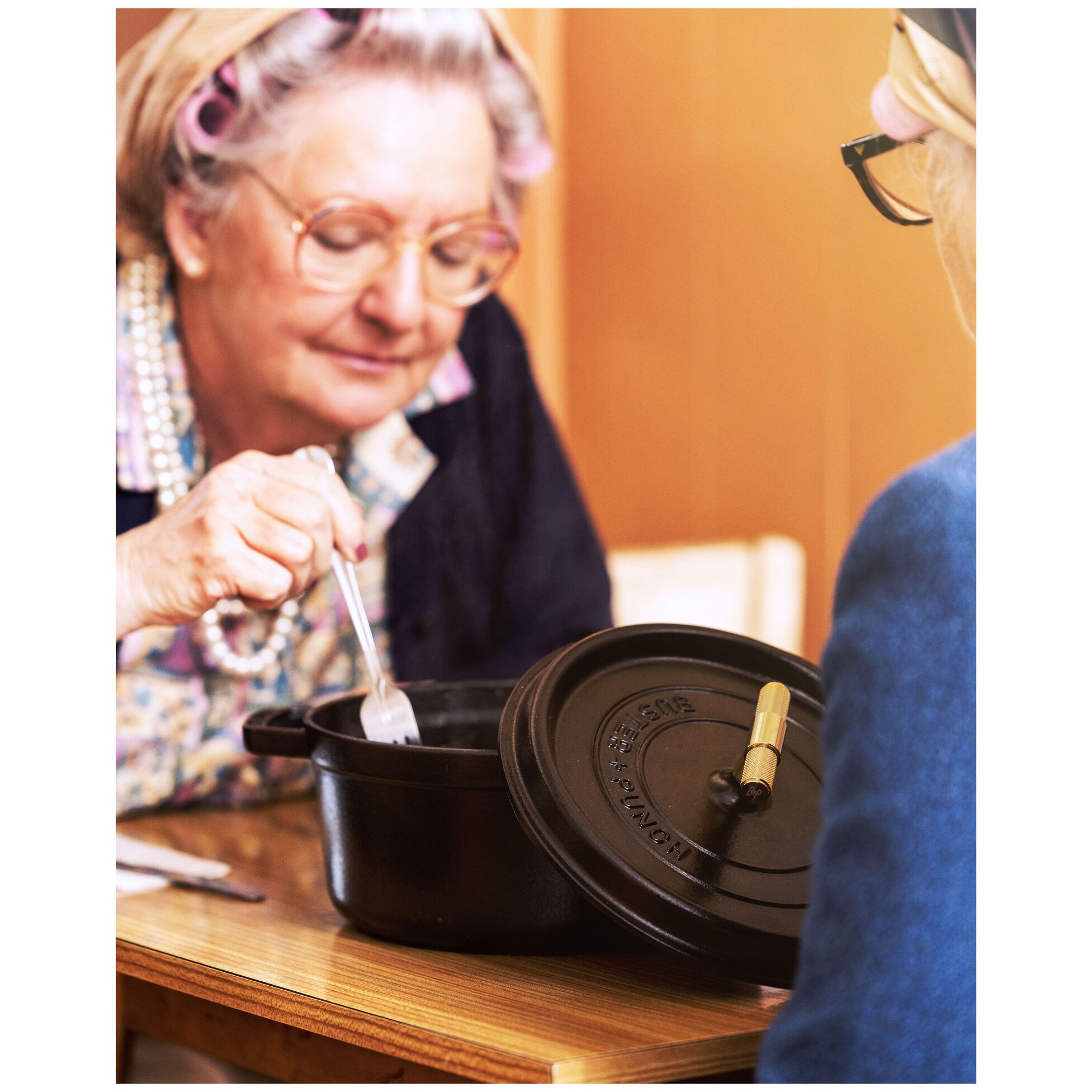 Hrnec STAUB BUSTER kulatý 28 cm černý 6,7l_8