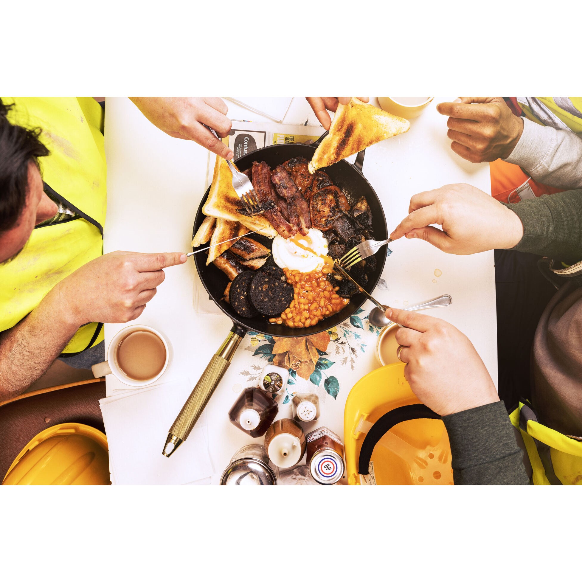 Hrnec STAUB BUSTER kulatý 28 cm černý 6,7l mosazné madlo_1