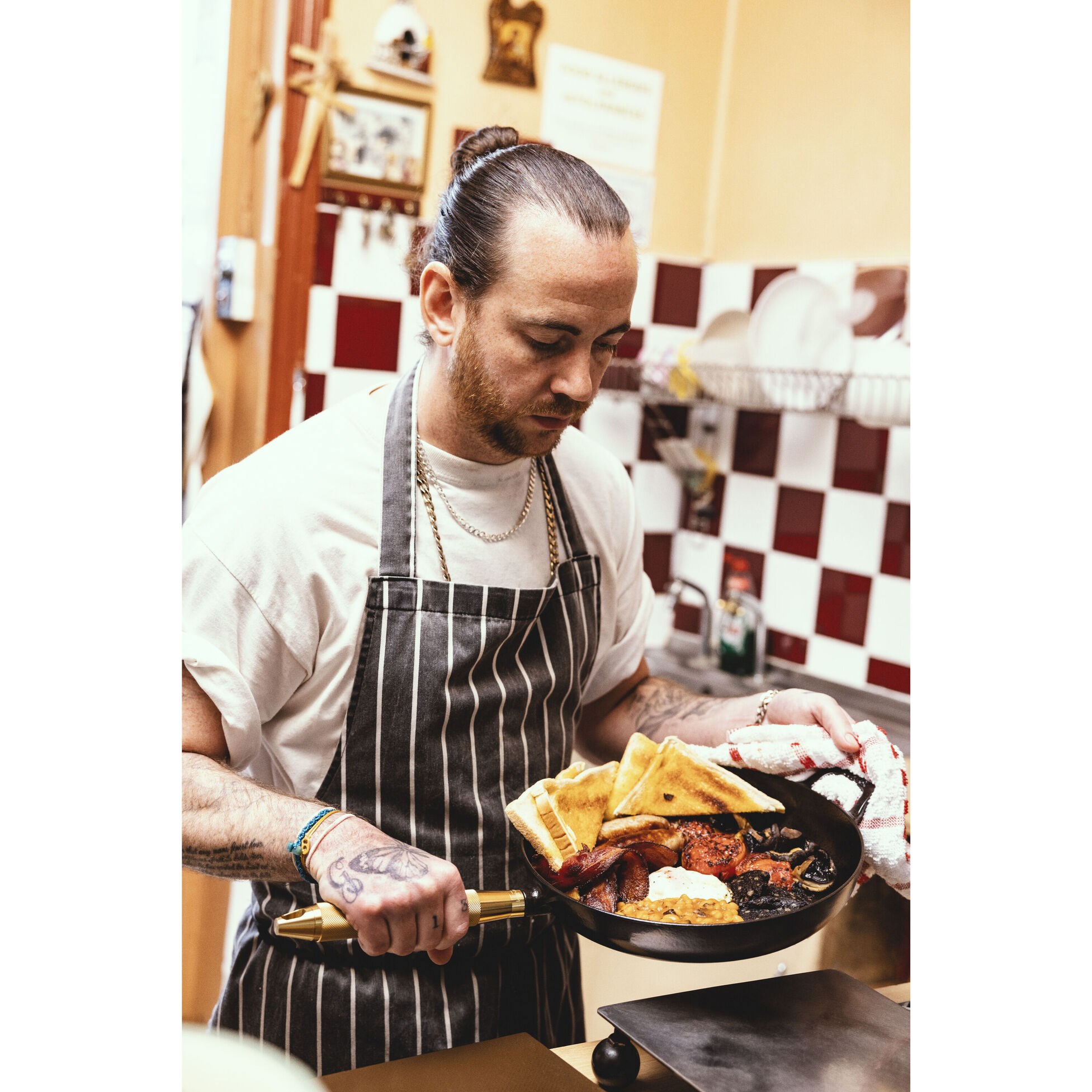 Hrnec STAUB BUSTER kulatý 28 cm černý 6,7l mosazné madlo_7