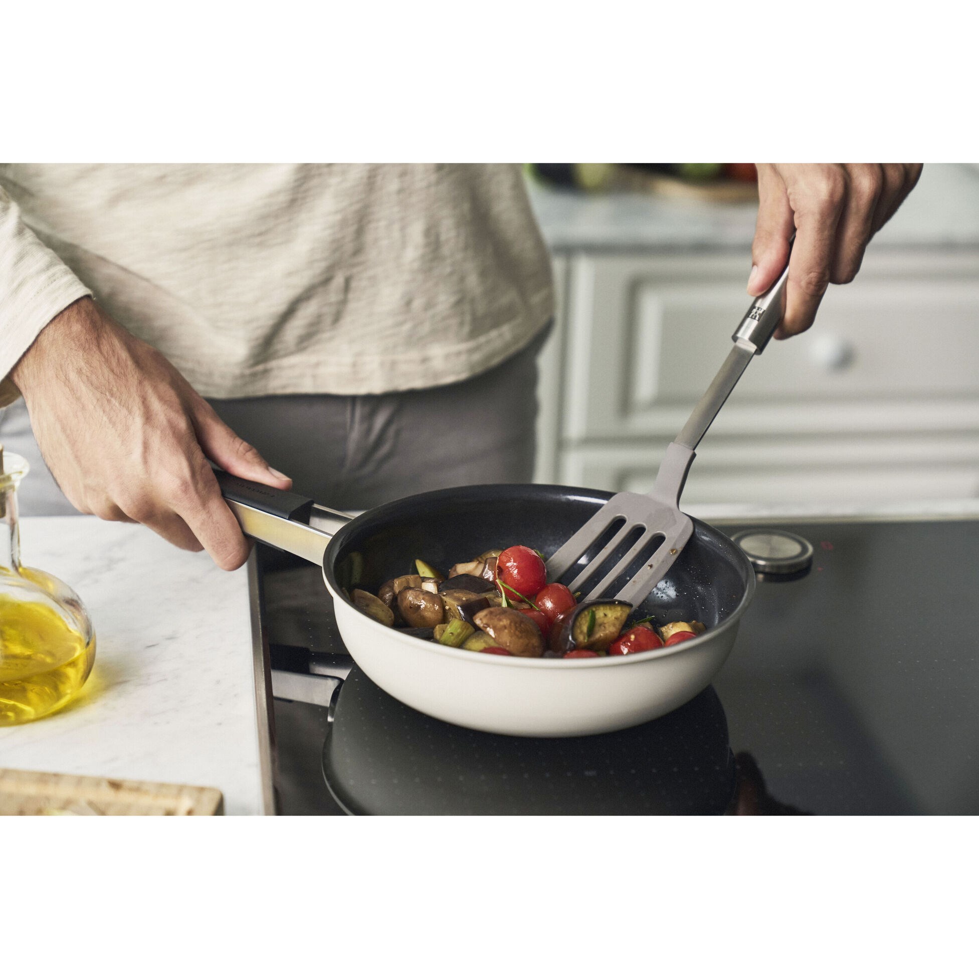 Nerezová pánev ZWILLING PURE 24cm s keramickým povrchem slonovinově bílá_0