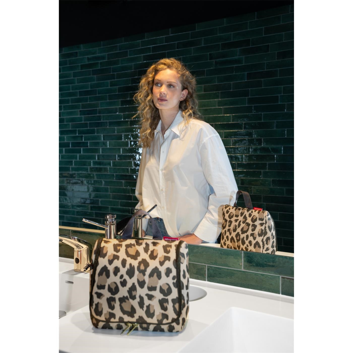 Toaletní taška Reisenthel Toiletbag leo macchiato_1