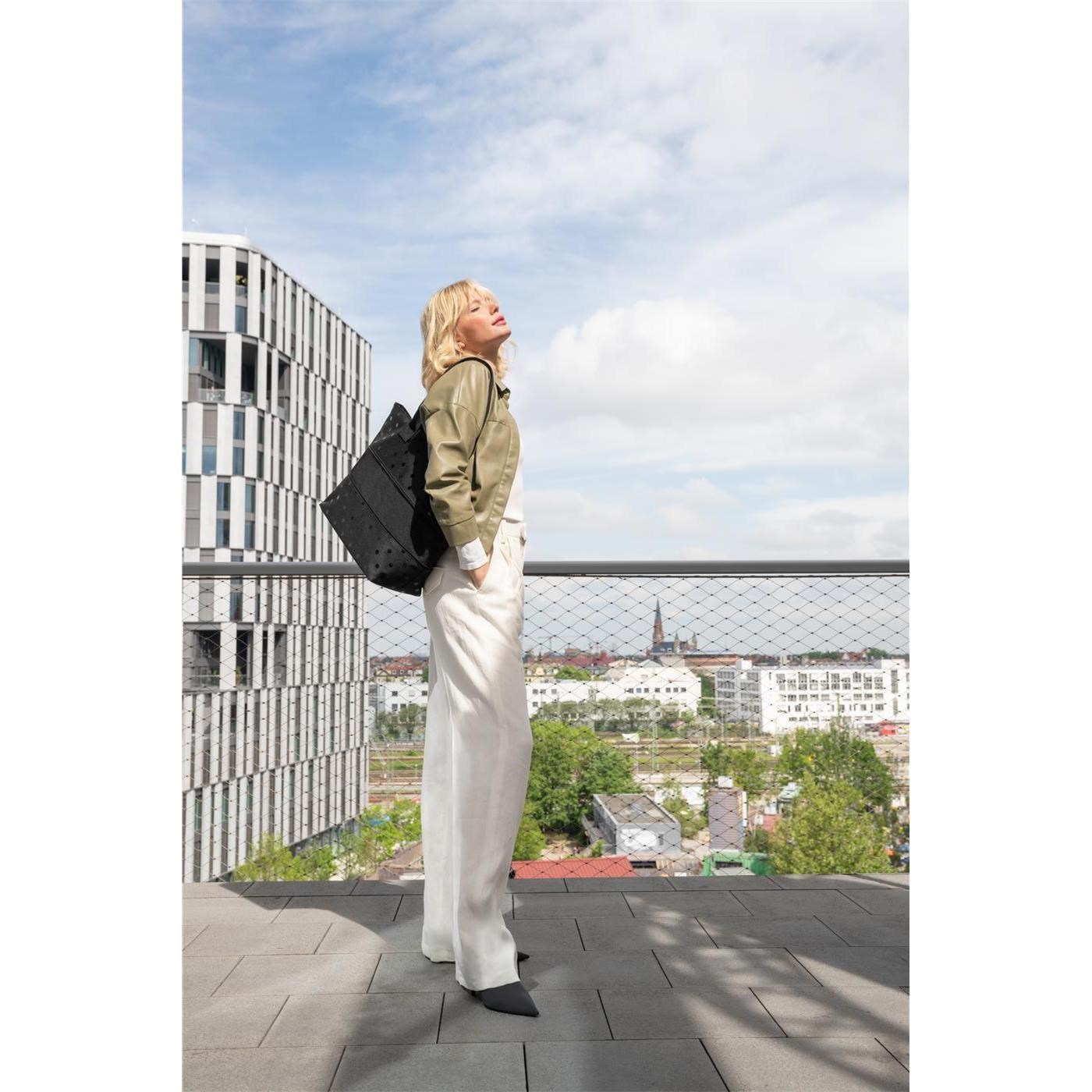 Chytrá taška přes rameno Reisenthel Shopper e1 glossy dots black_2