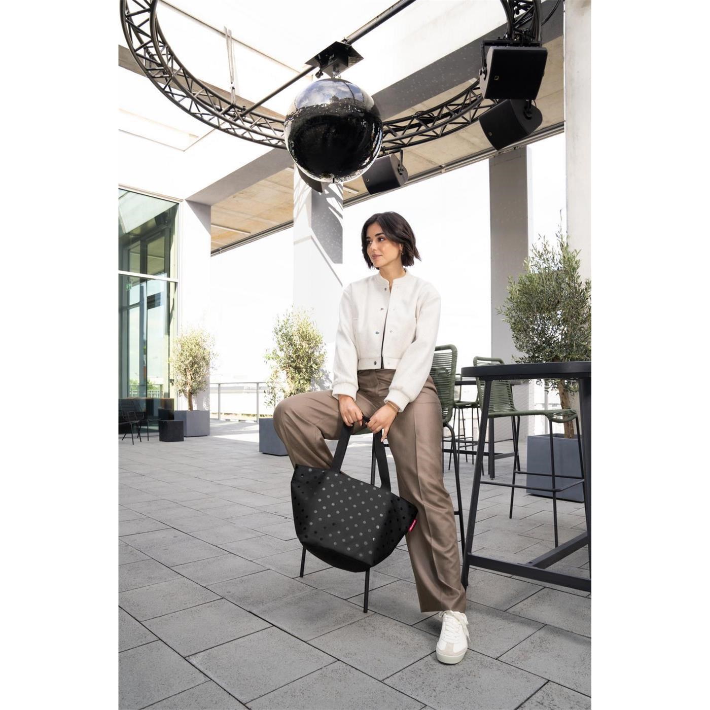 Taška přes rameno Reisenthel Shopper M glossy dots black_0