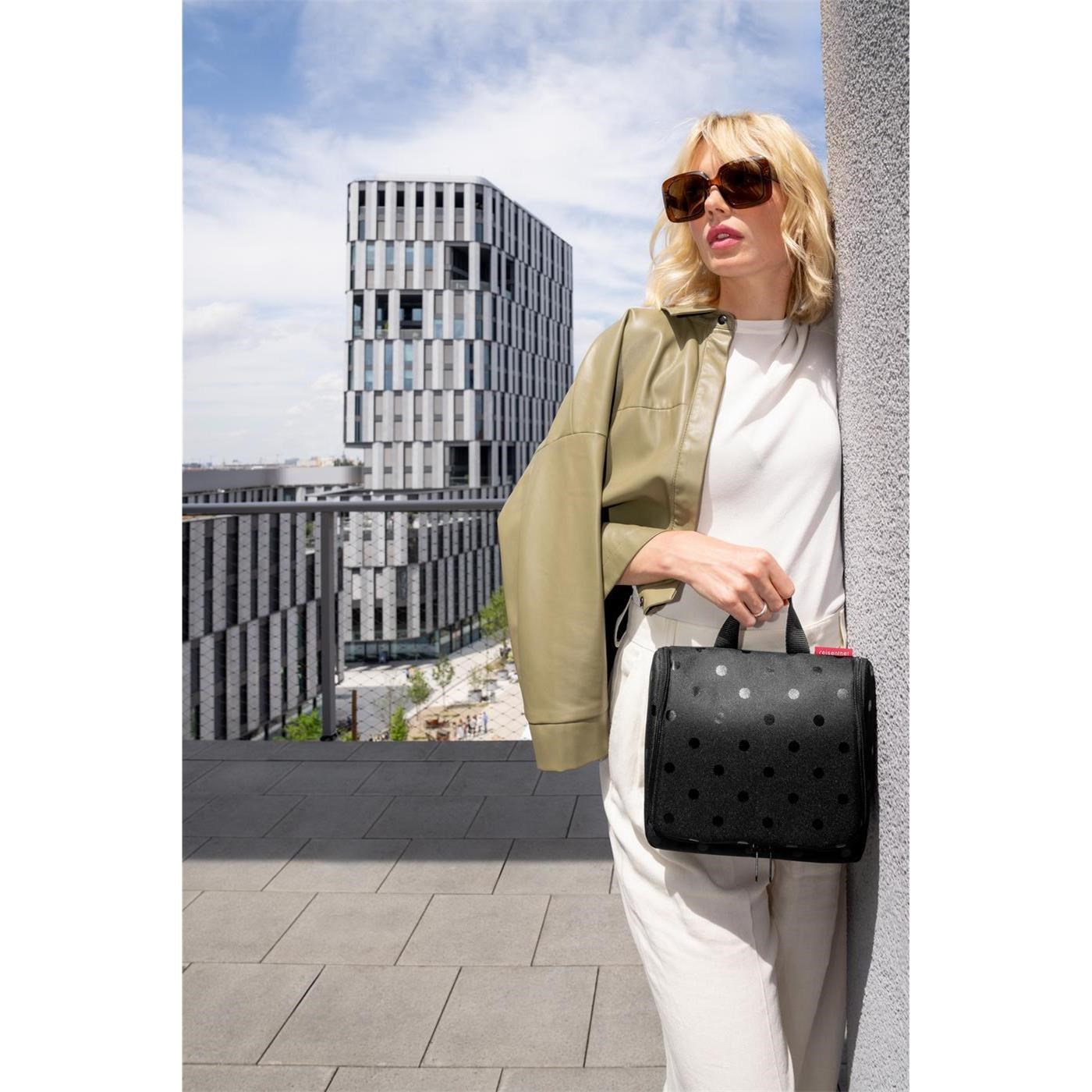 Toaletní taška Reisenthel Toiletbag XL glossy dots black_1