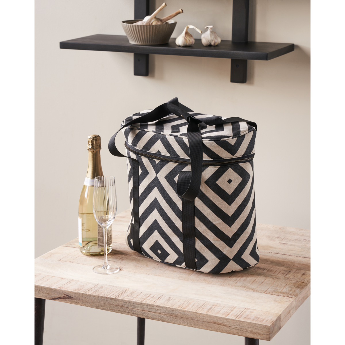 Termotaška na nákup/piknik House Doctor SATT černo-bílá_2