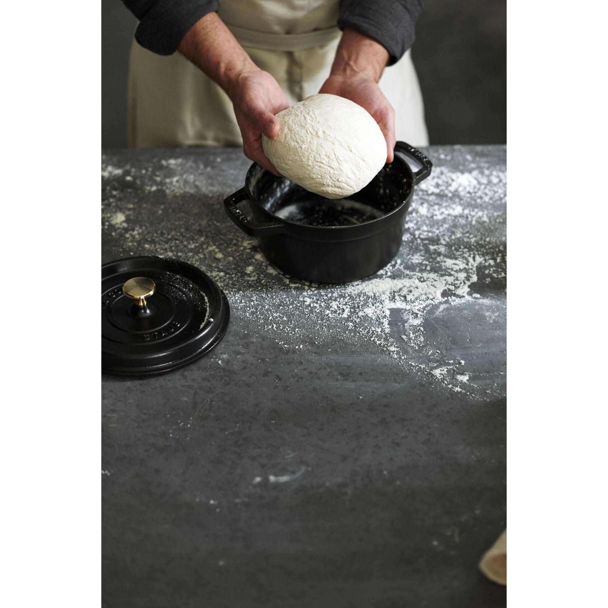 Hrnec STAUB  kulatý 24 cm černý 3,7l_0