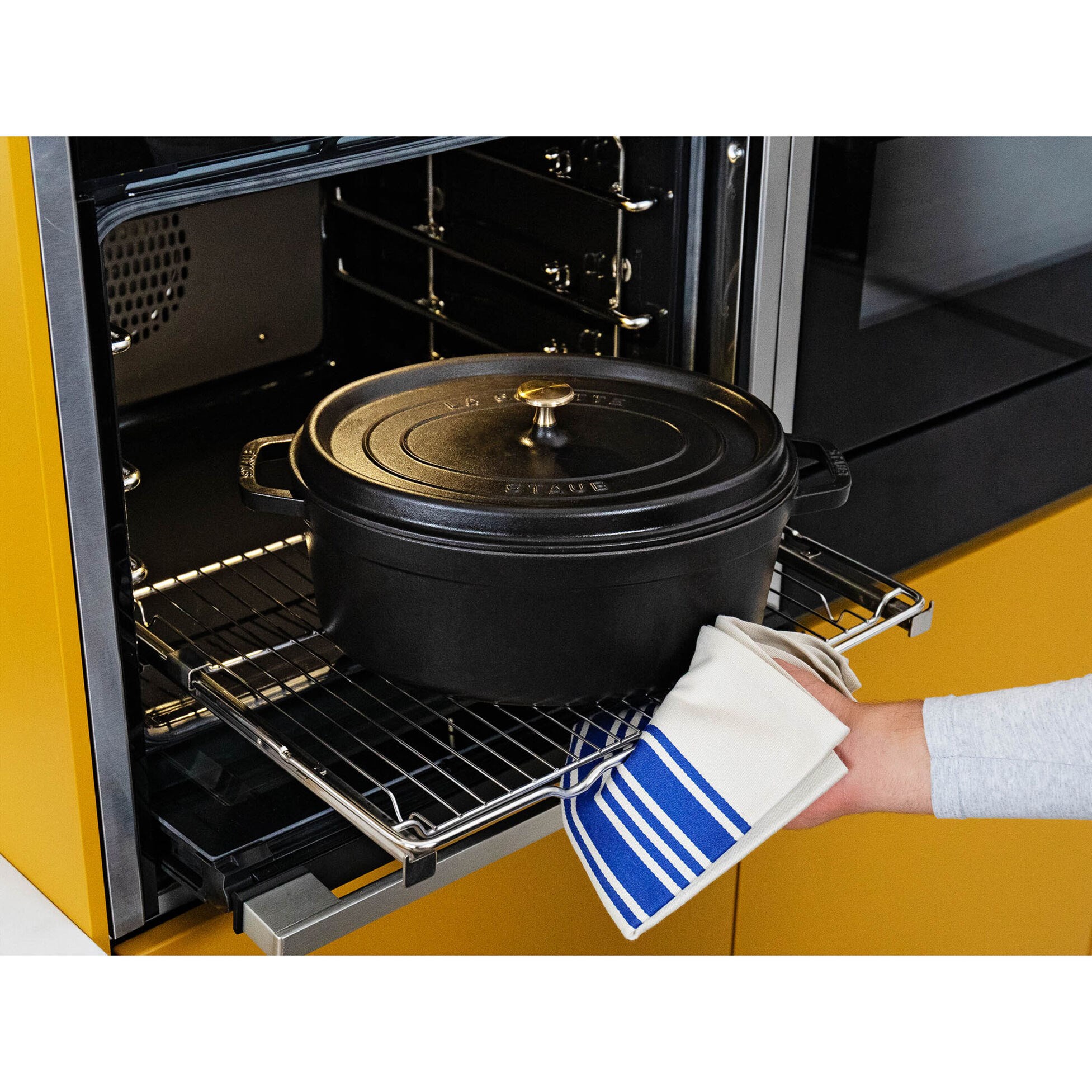 Hrnec STAUB  oválný 33cm černý 6,7l_1