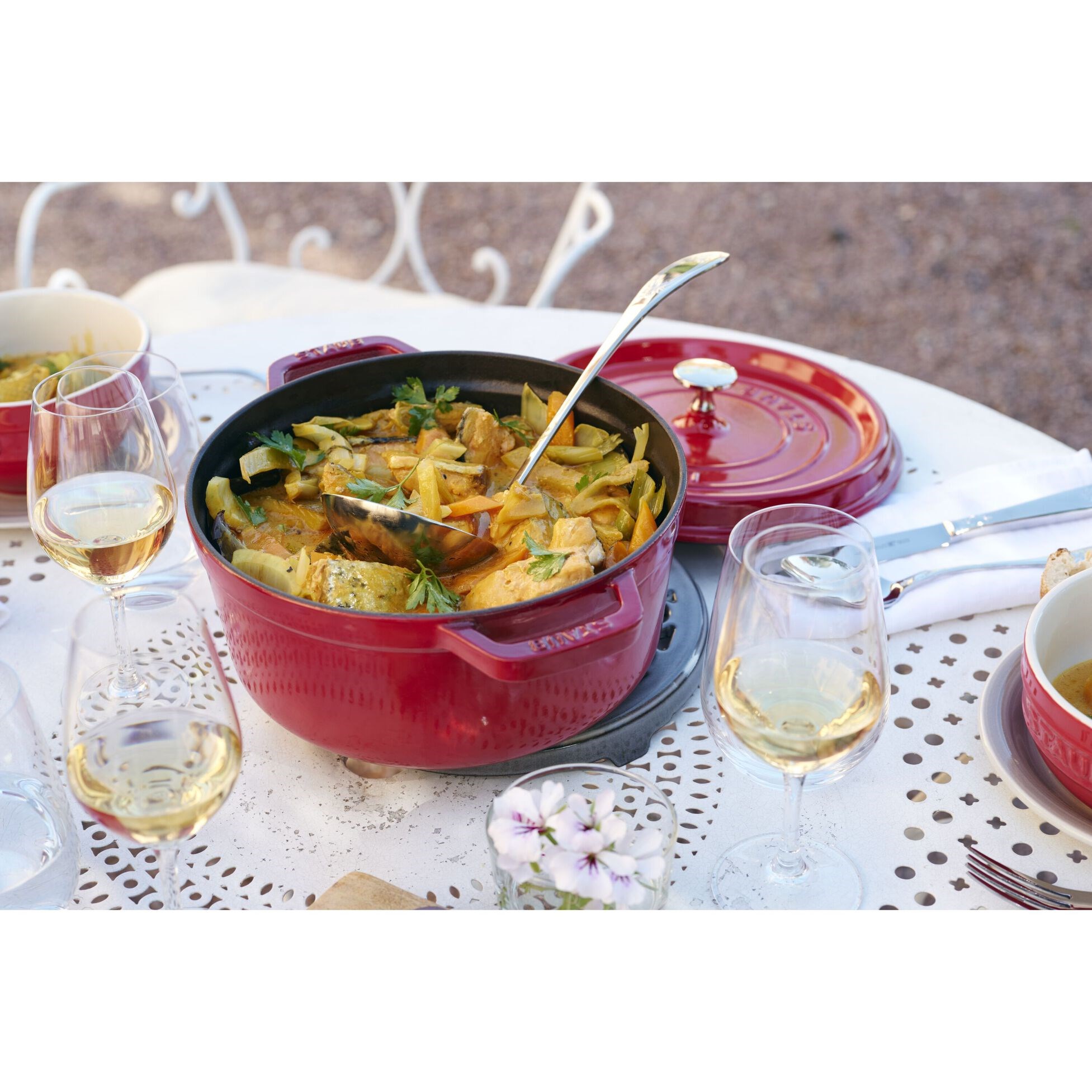 Hrnec STAUB  kulatý 22cm červený 2,6l_0