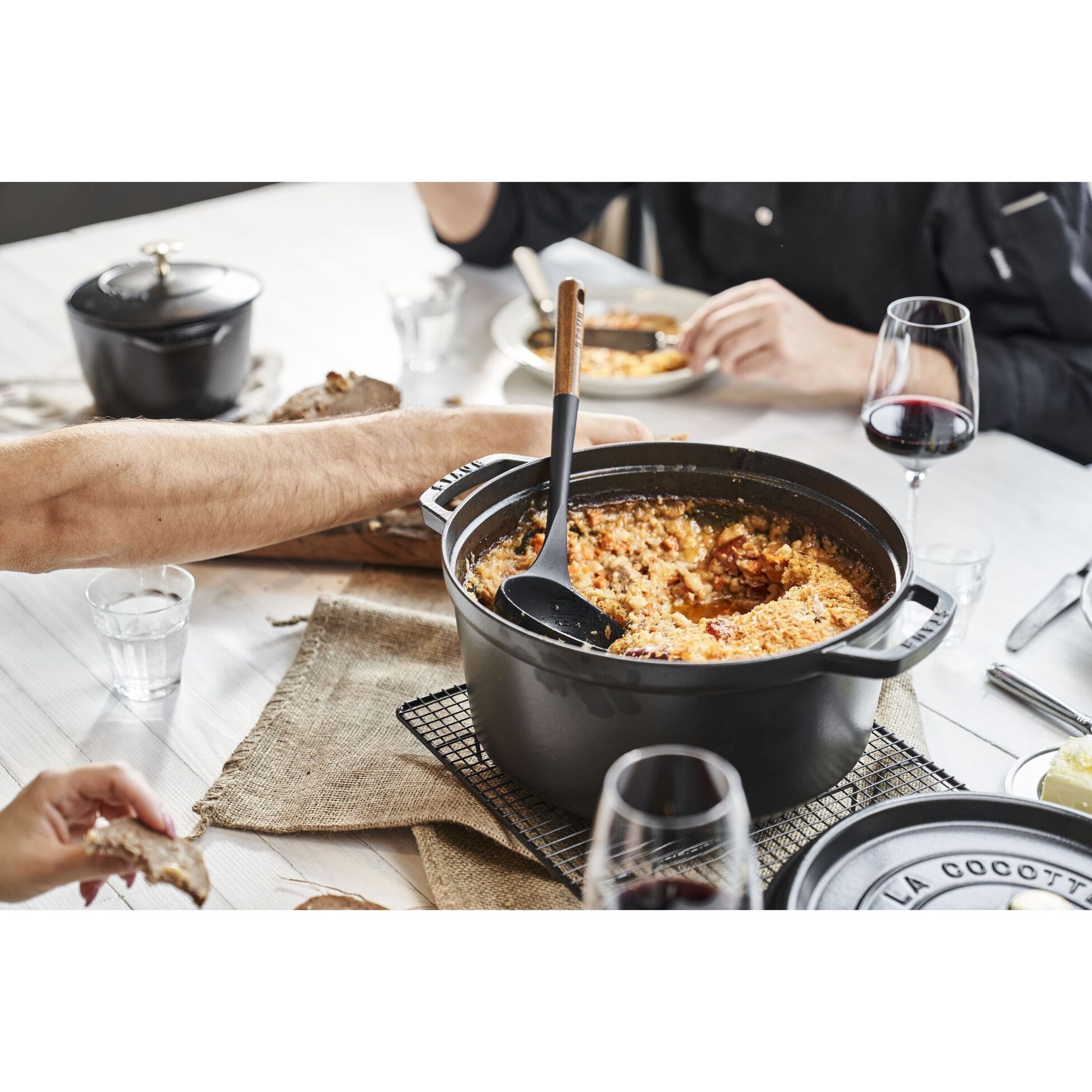 Hrnec STAUB  kulatý 30cm černý 8,35l_1