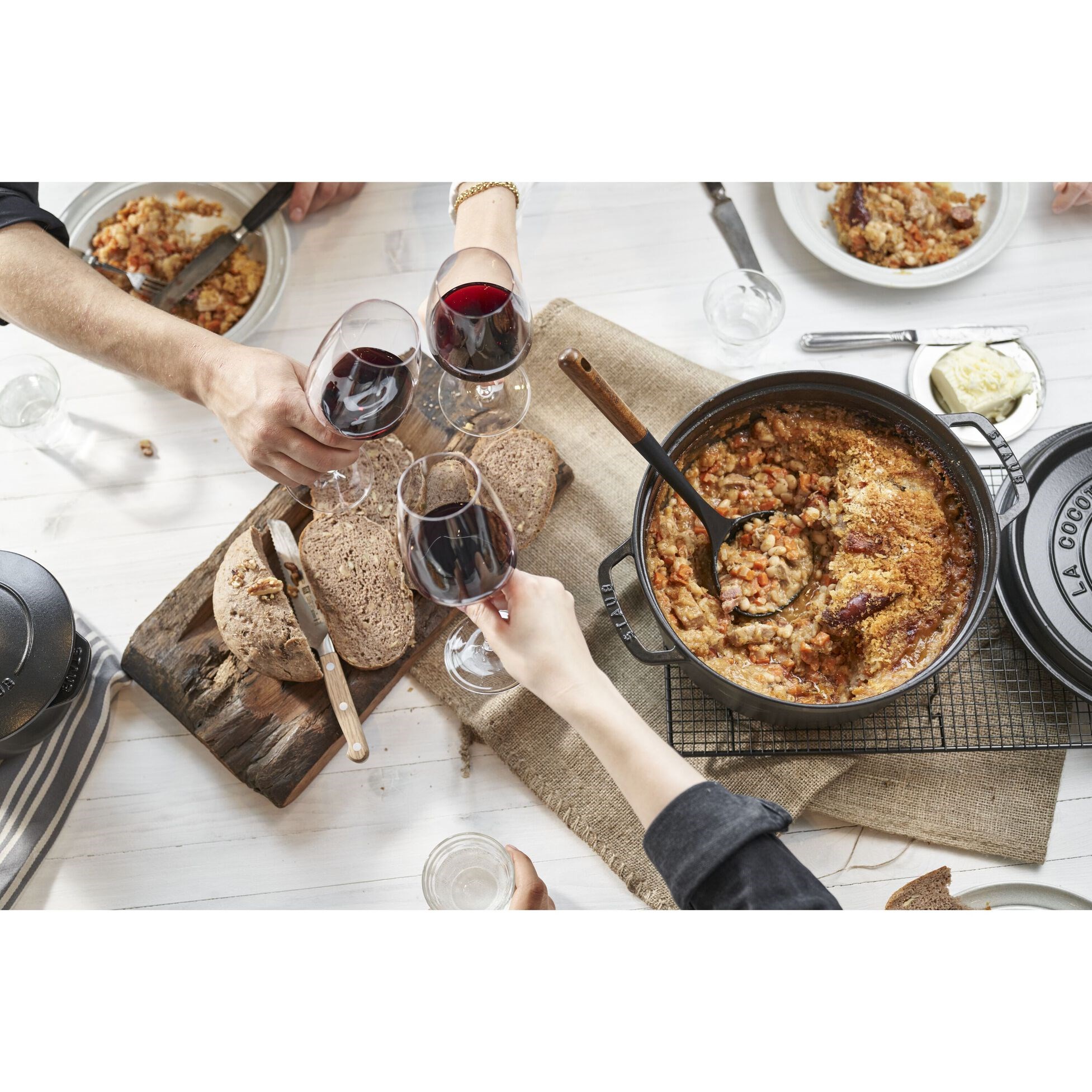 Hrnec STAUB  kulatý 34cm černý 12,6l_0