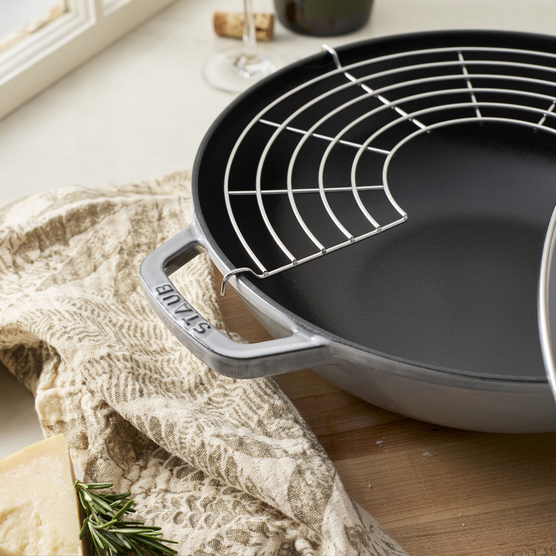 Pánev Wok STAUB 30cm šedá 4,19l_1