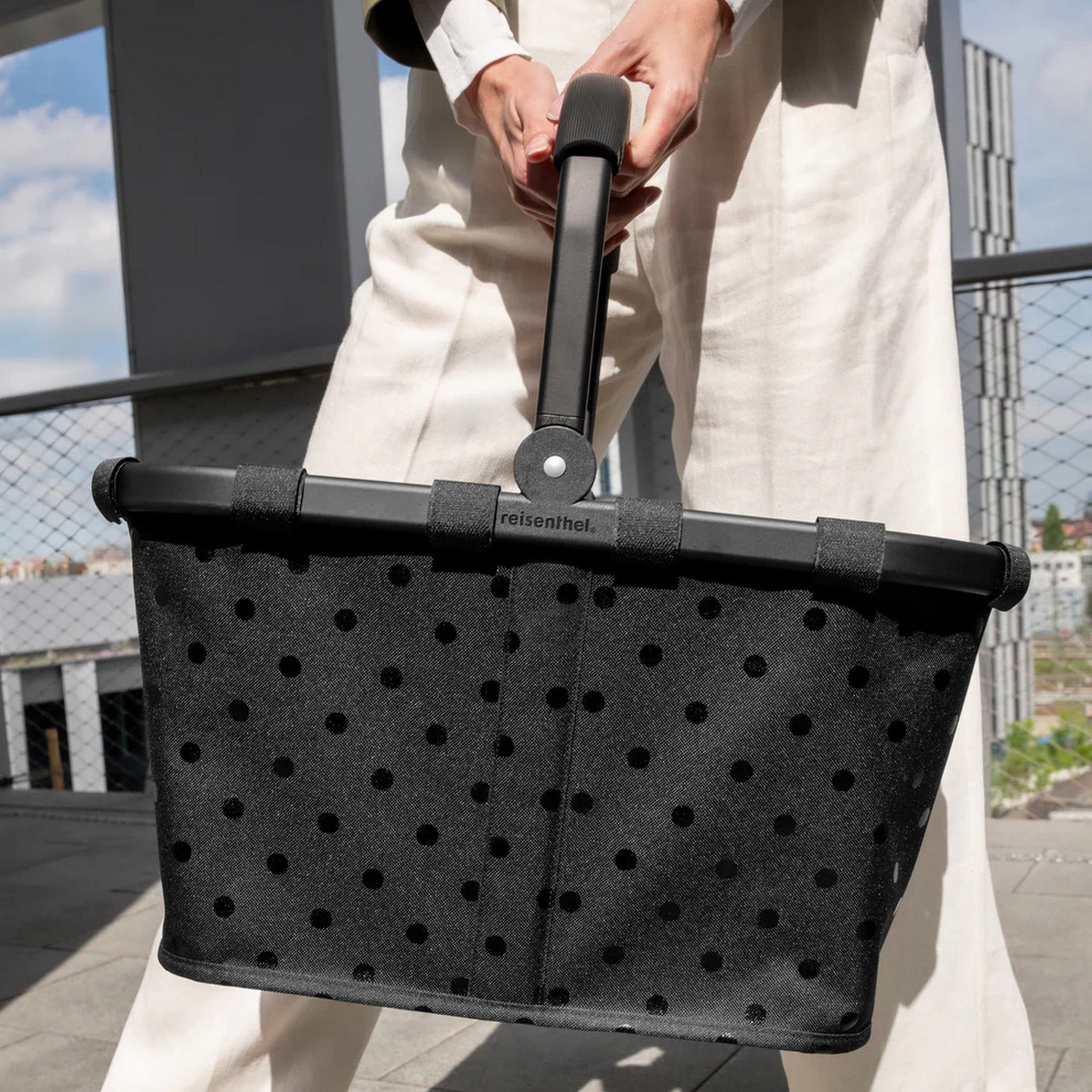 Nákupní košík Reisenthel Carrybag  frame glossy dots black_2