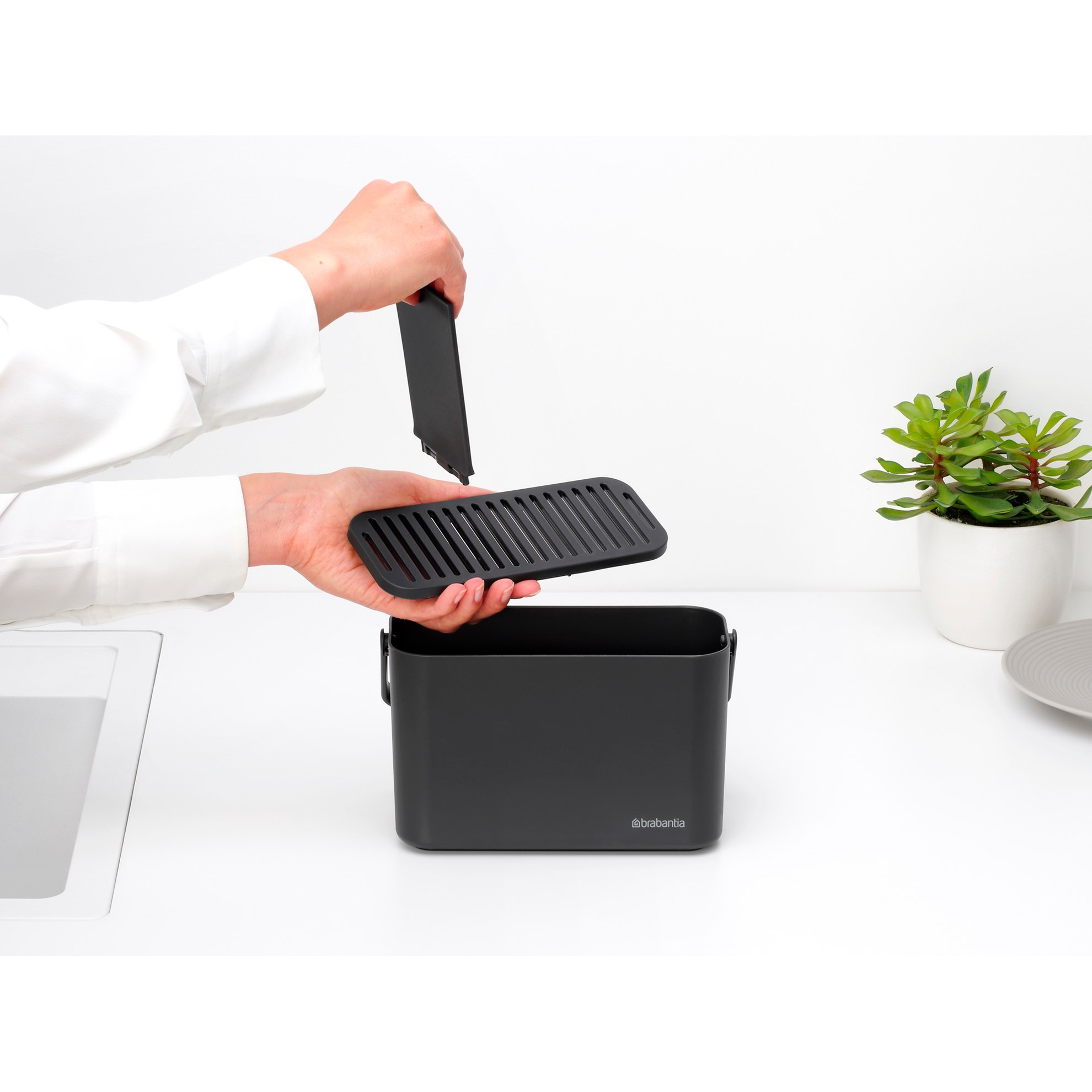 Organizér ke dřezu Brabantia SINKSIDE tmavě šedý_2