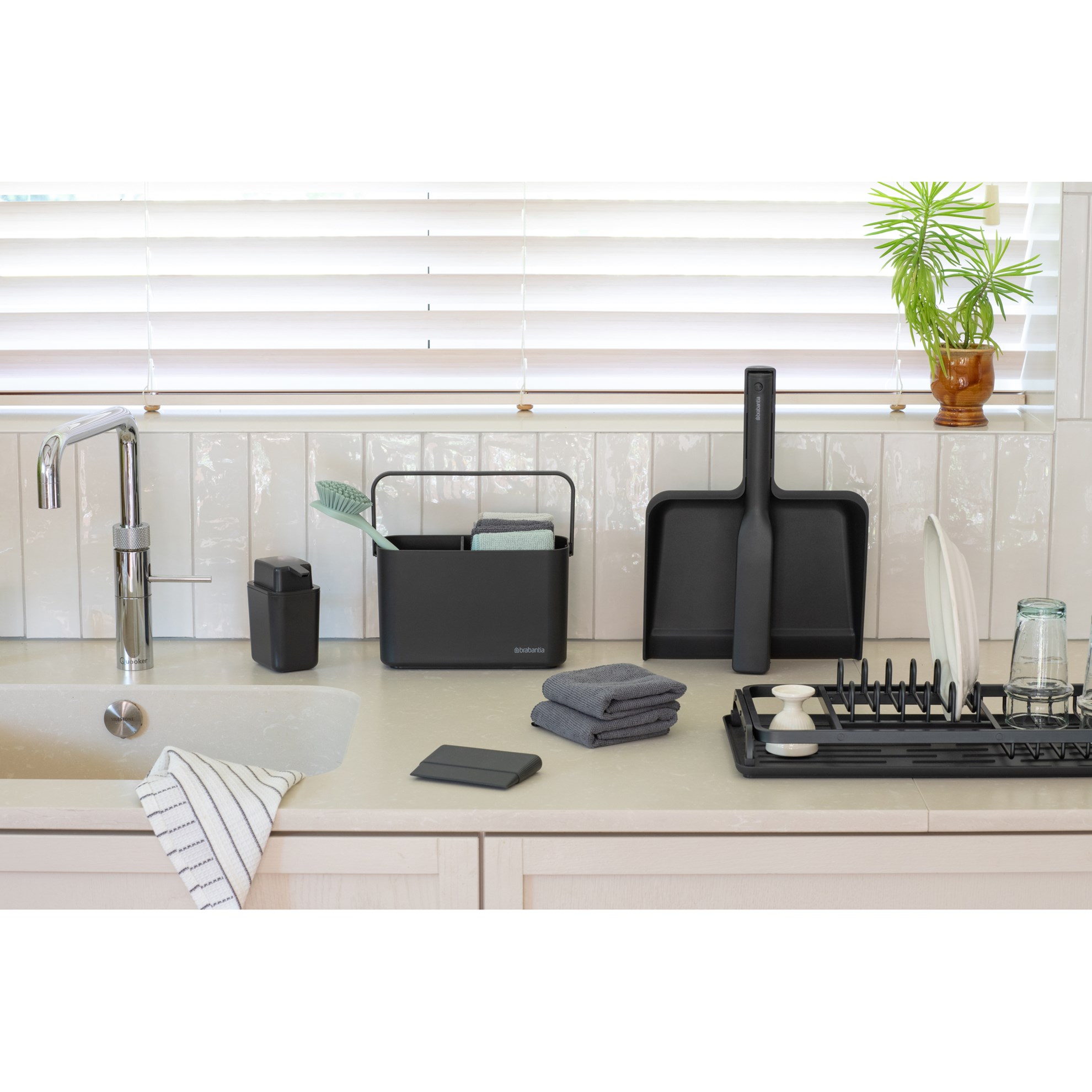 Lopatka se smetáčkem Brabantia SINKSIDE tmavě šedá_7
