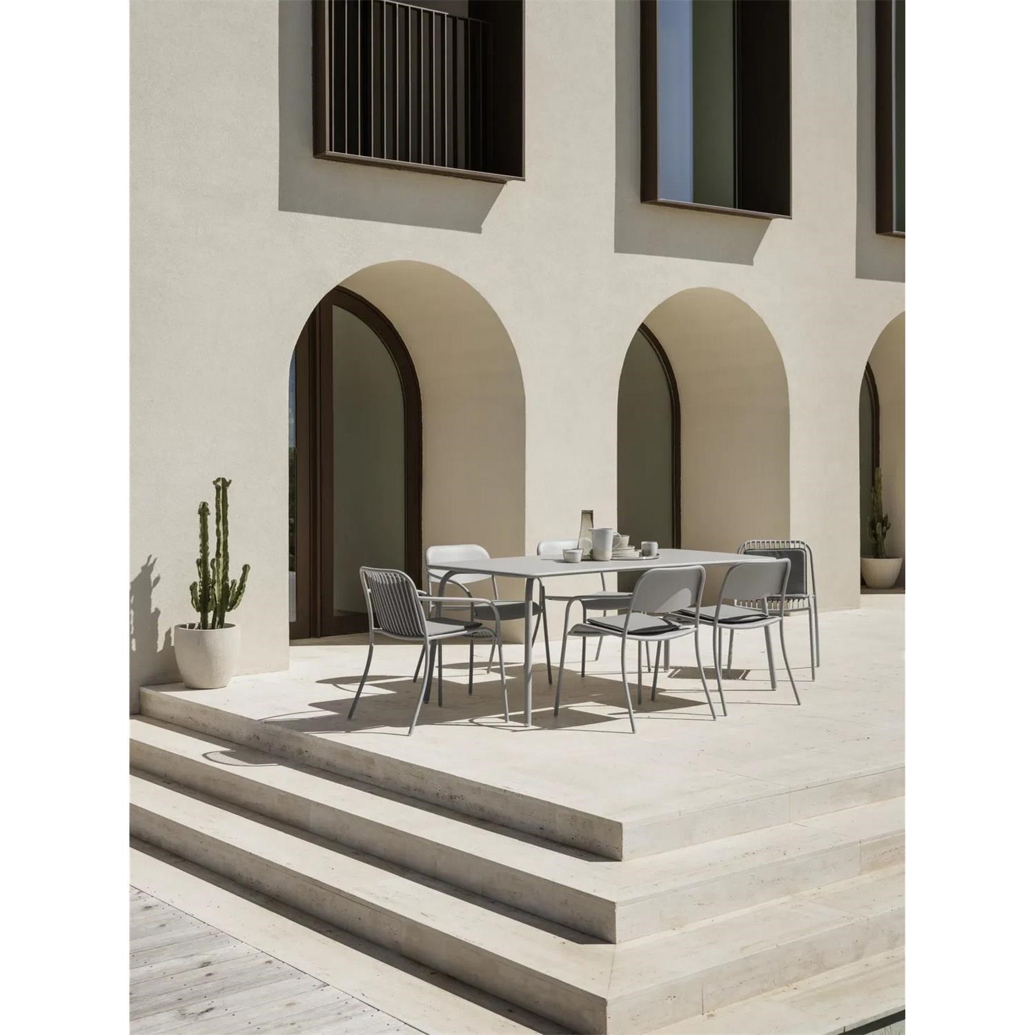 Zahradní stůl Blomus YUA 180x90cm světle šedý_0