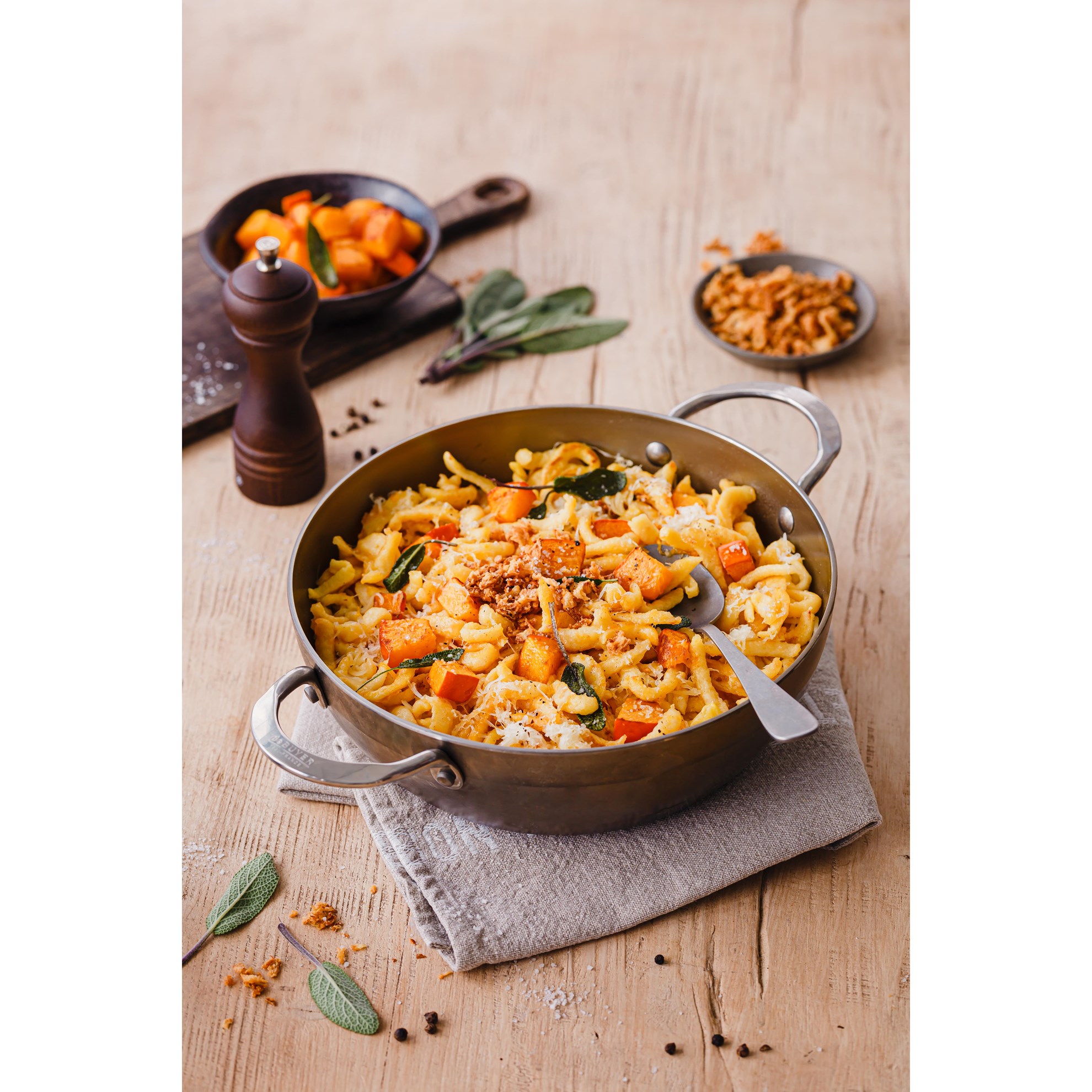 Ocelová hluboká servírovací pánev de Buyer MINERAL B P.24cm 2,5l_0