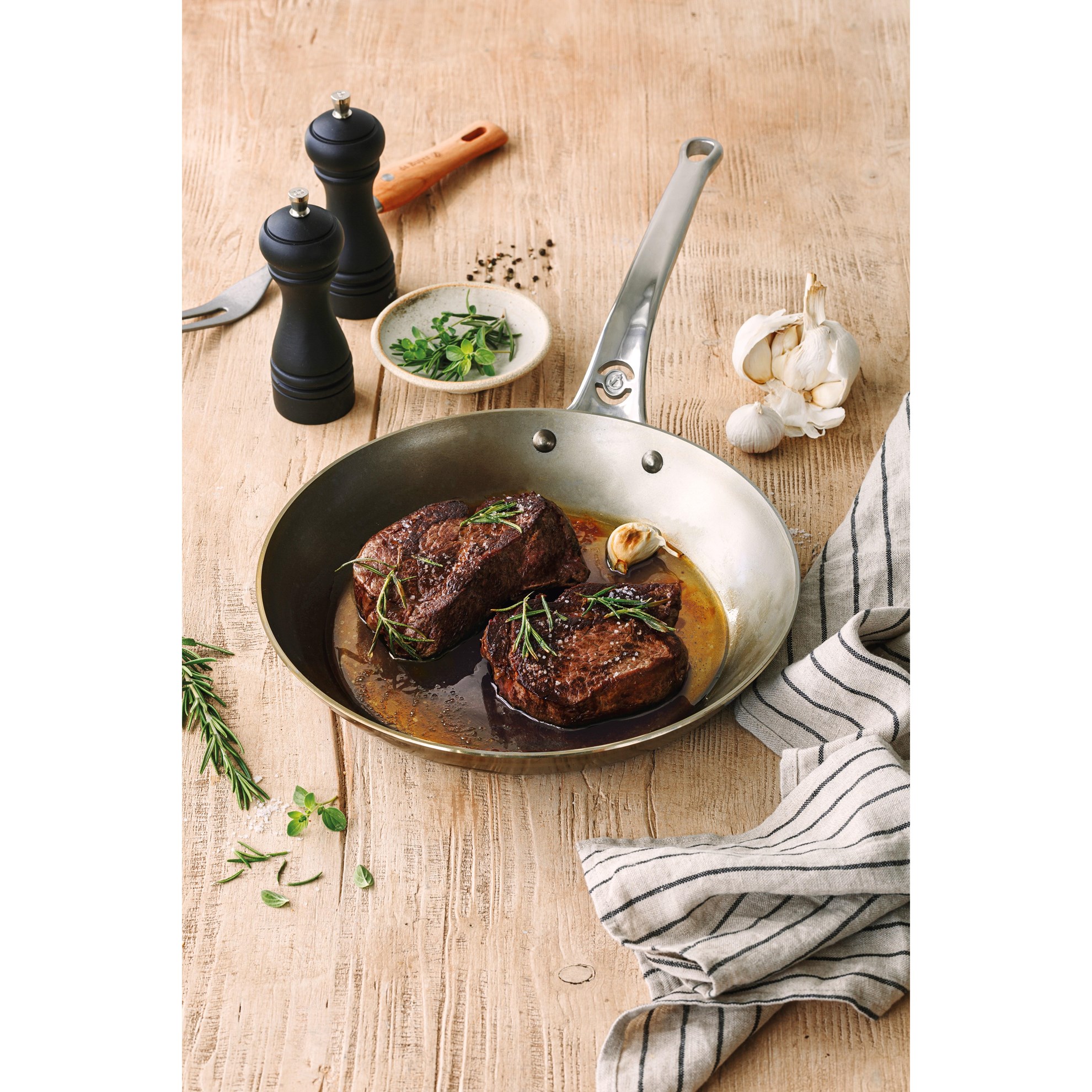 Univerzální pánev de Buyer MINERAL B PRO P.24cm 1,2l_7