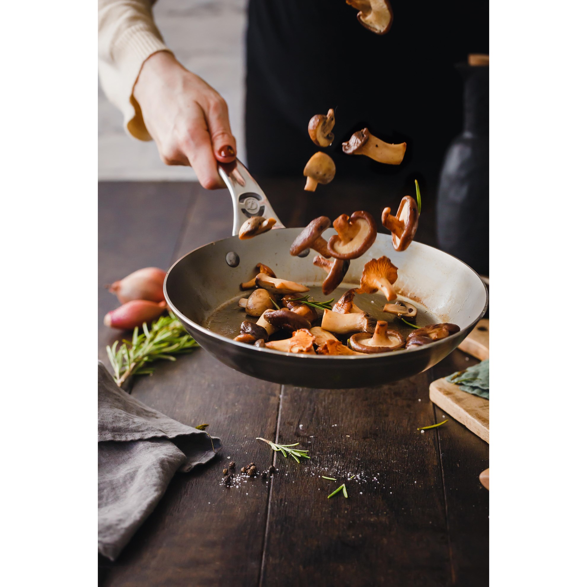 Univerzální pánev de Buyer MINERAL B PRO P.24cm 1,2l_8