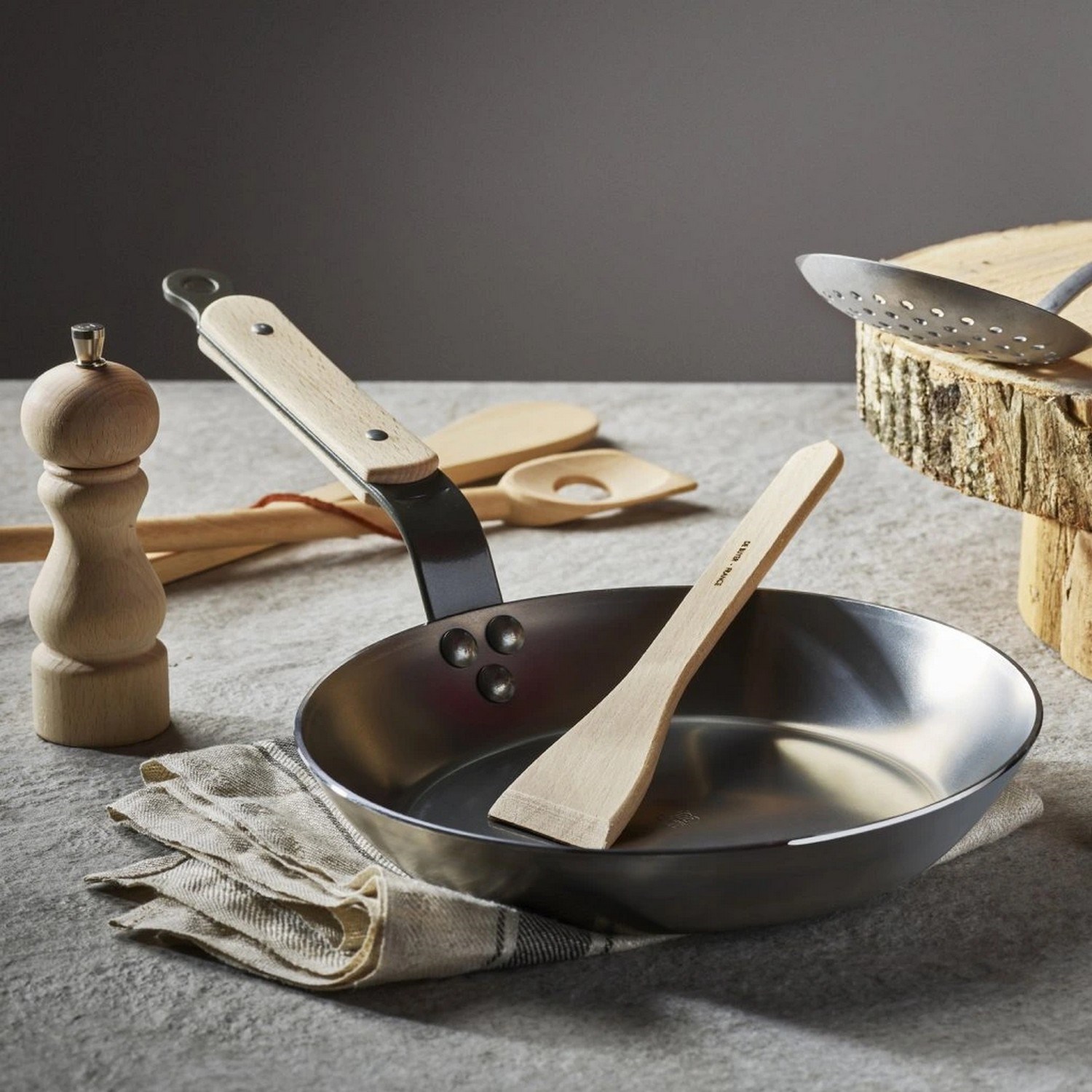 Ocelová pánev de Buyer MINERAL B BOIS P.26cm 1,6l_7