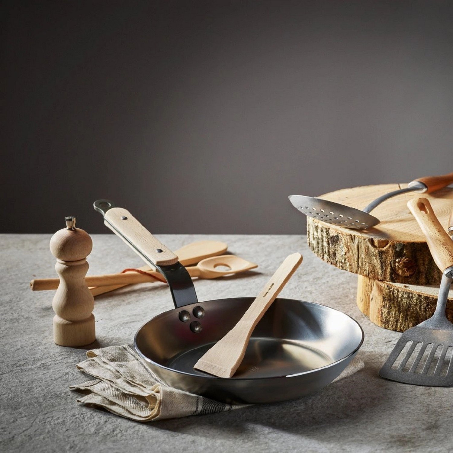 Ocelová pánev de Buyer MINERAL B BOIS P.32cm 2,7l_0