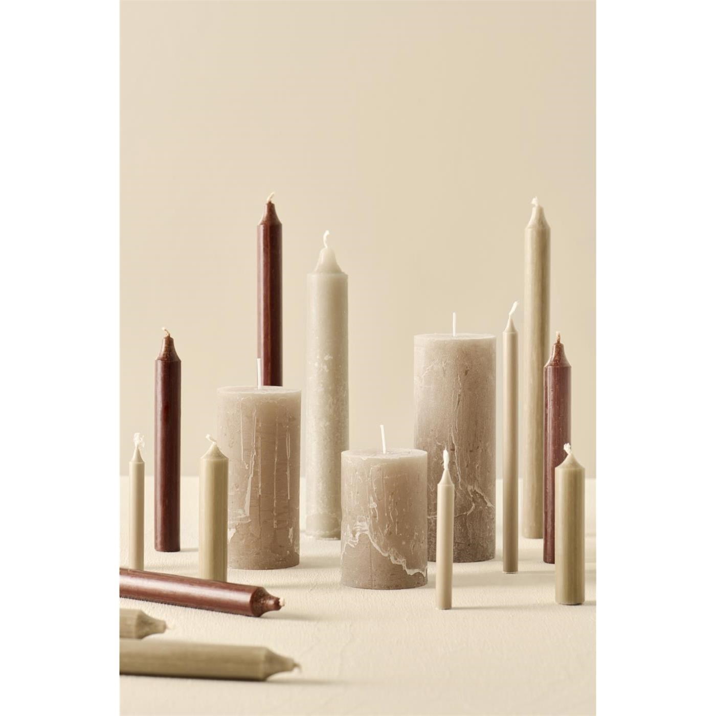 Svíčka Ib Laursen kulatá krátká V.11 cm tmavý len_1