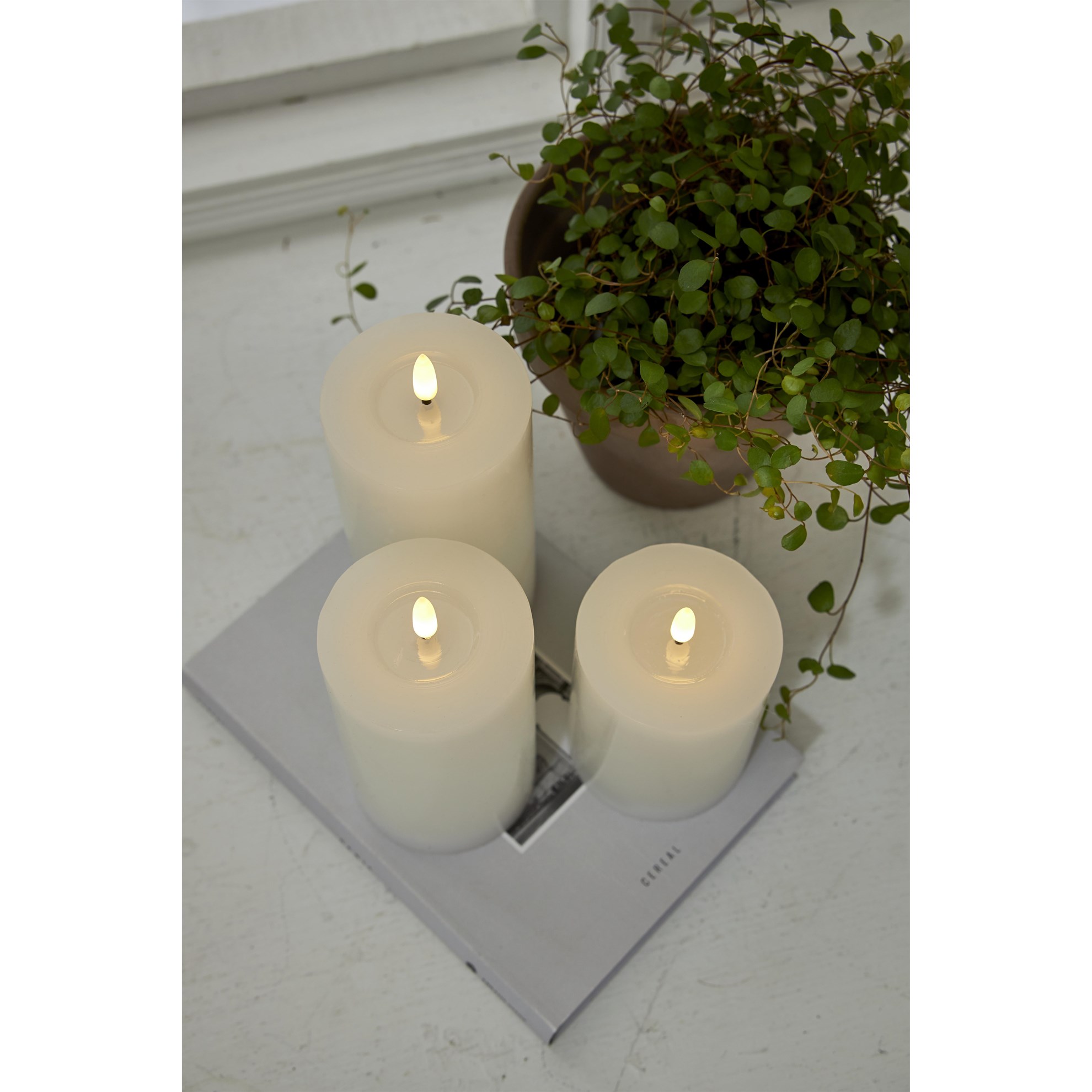 LED svíčka válec FLOW V.17,5 cm bílá_0