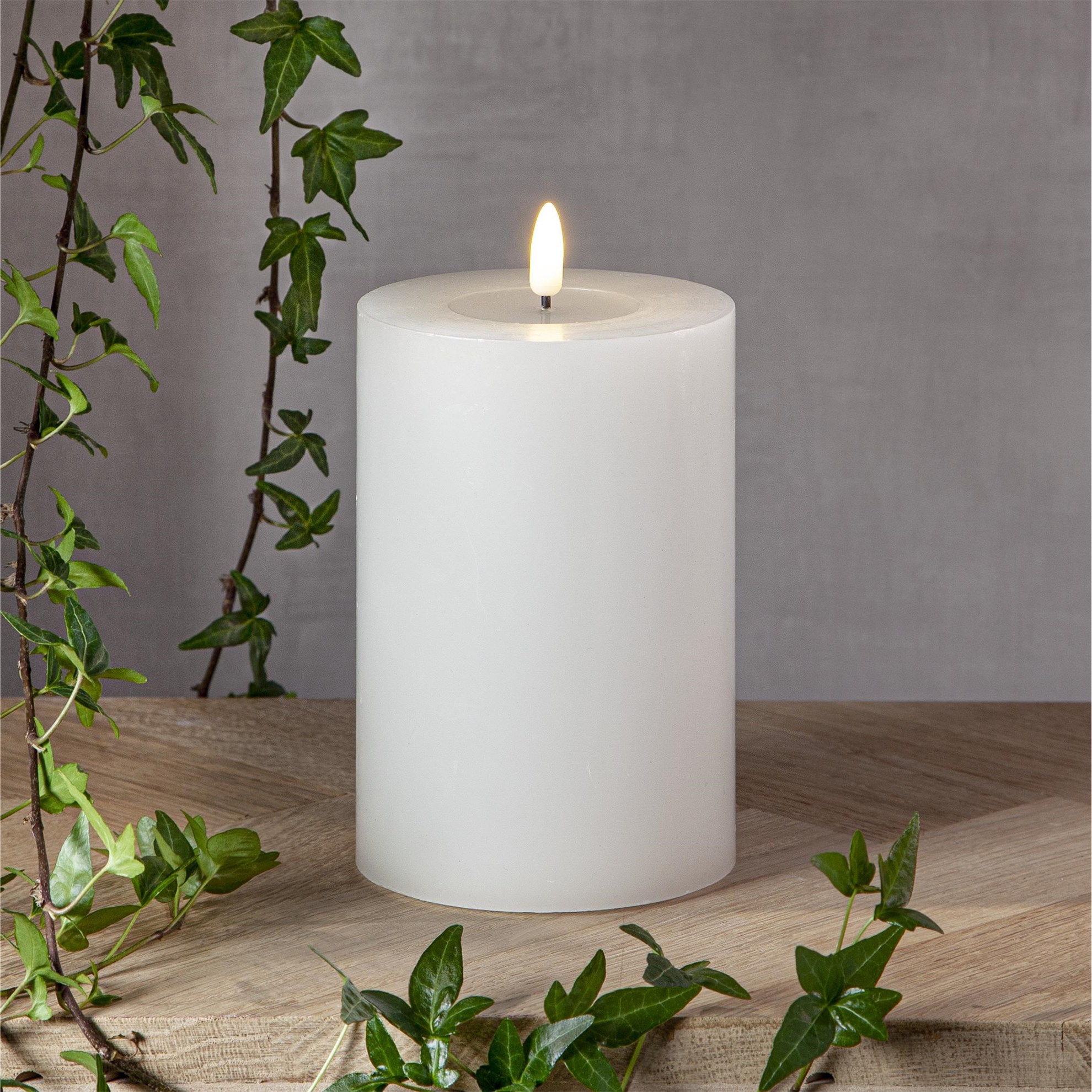 LED svíčka FLAMME FLOW V.17,5cm bílá_0