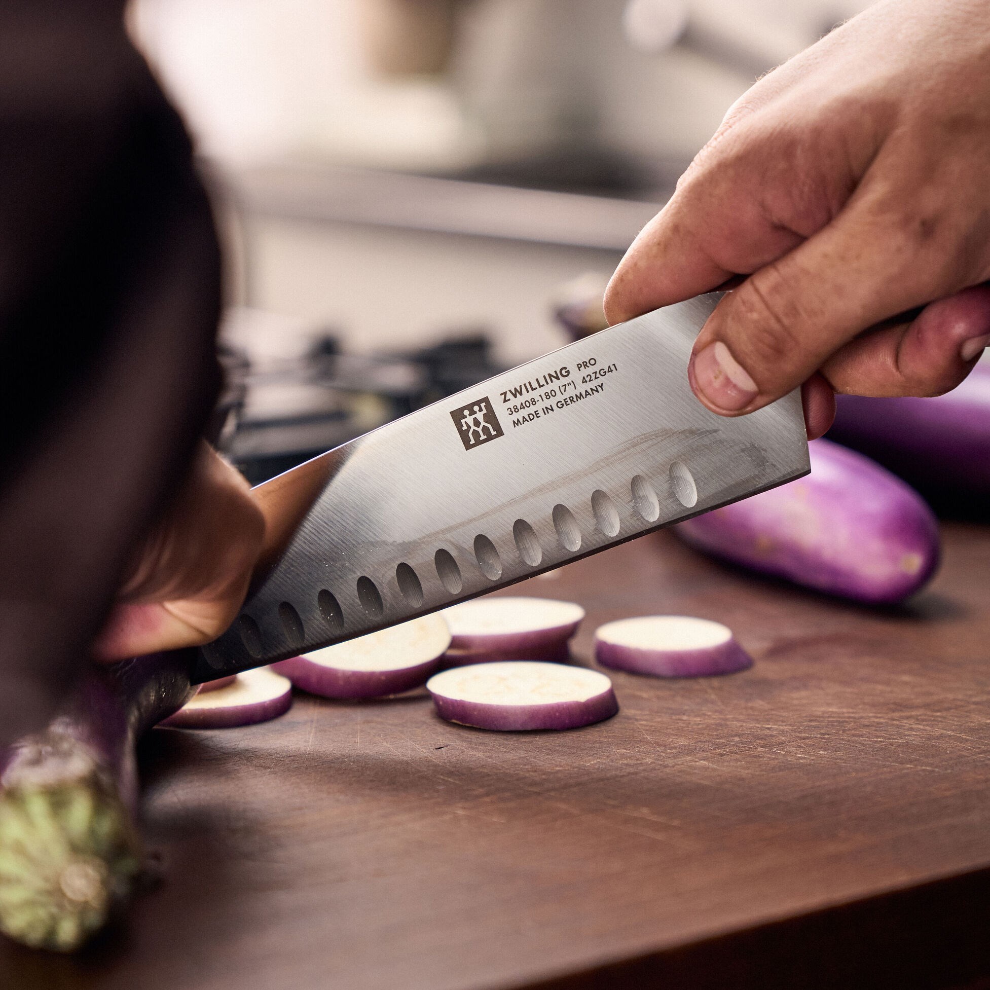 Nůž Santoku s vlnkami 18cm ZWILLING PRO_0