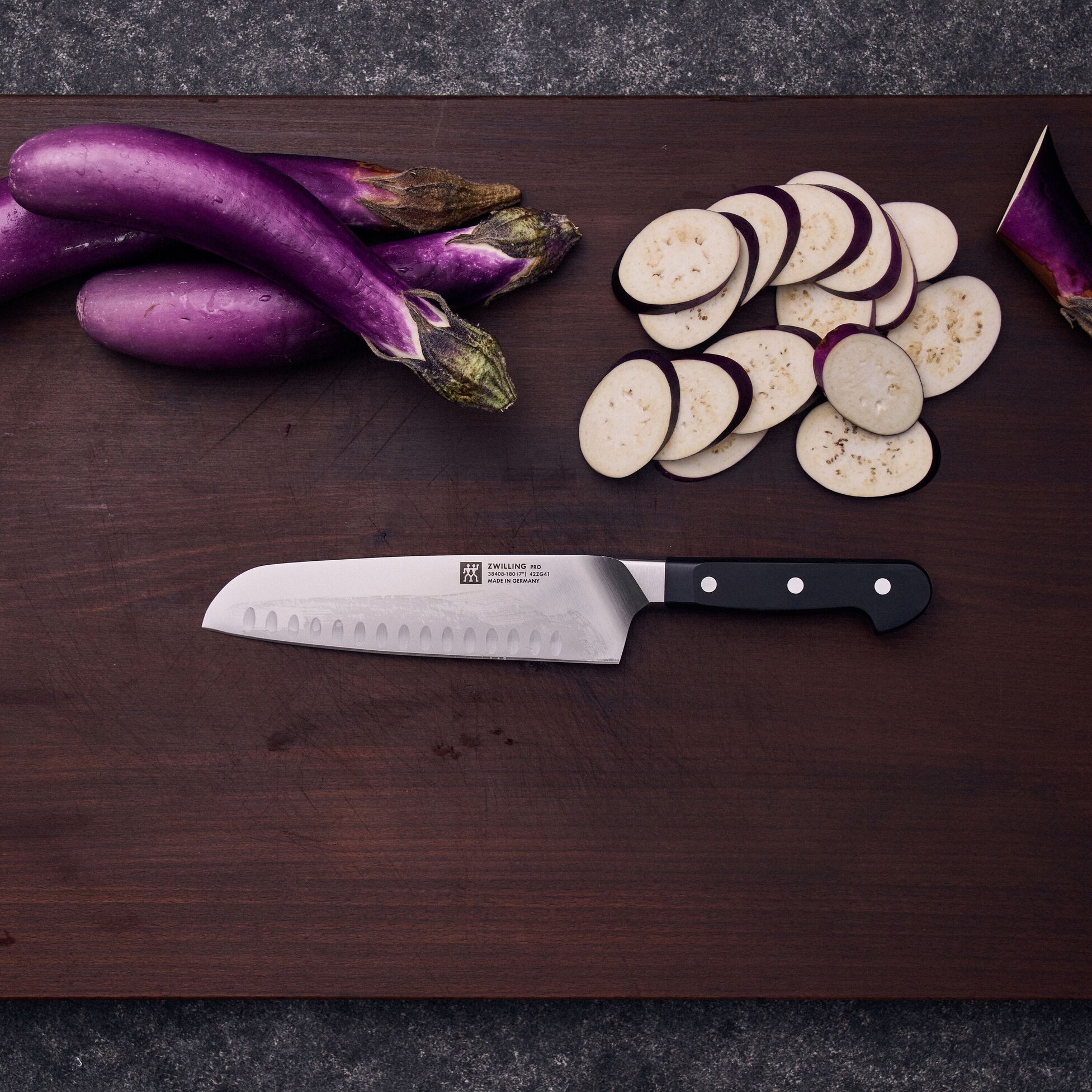 Nůž Santoku s vlnkami 18cm ZWILLING PRO_1