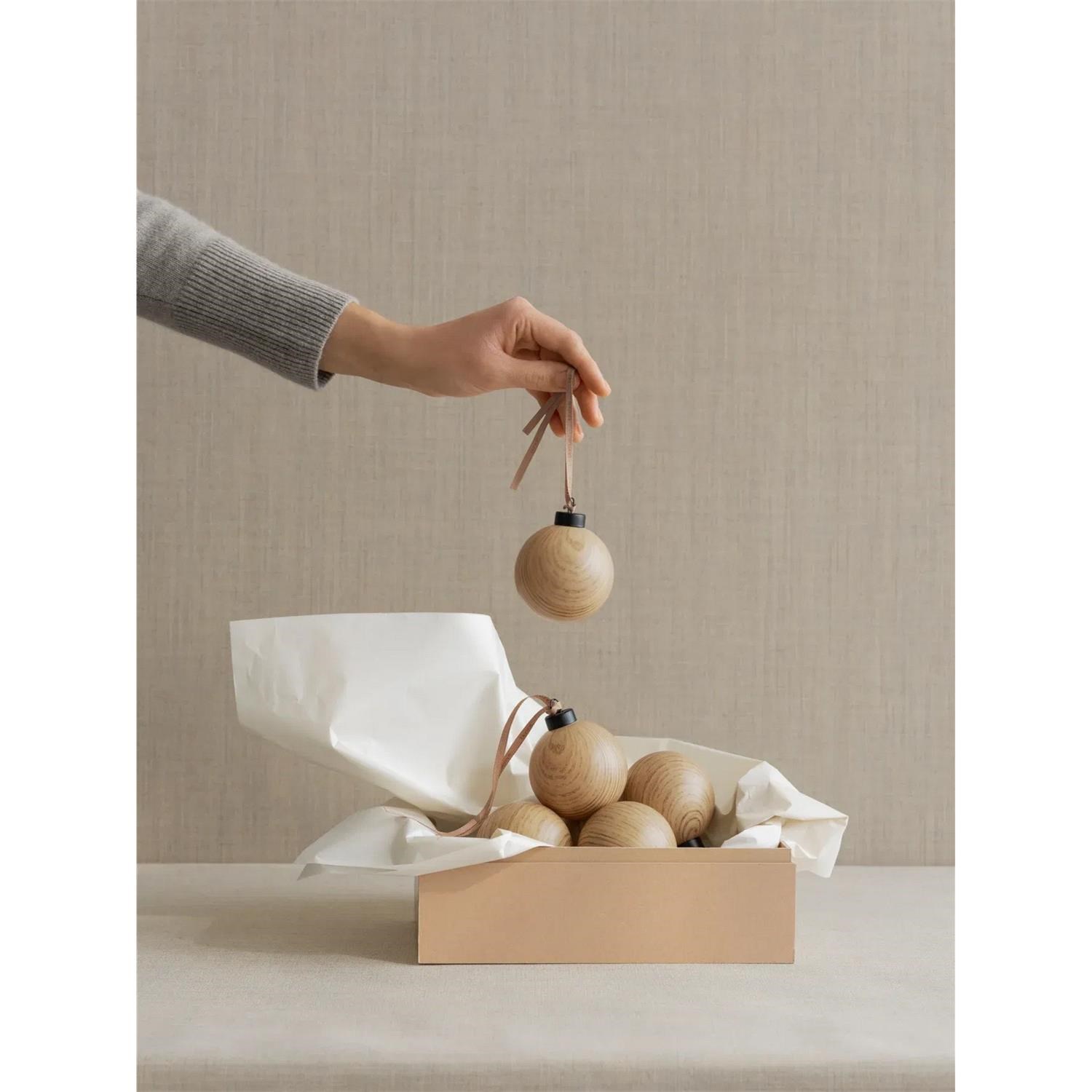 Vánoční odbody Blomus KISEKY P.7cm SET/4ks přírodní dub_3