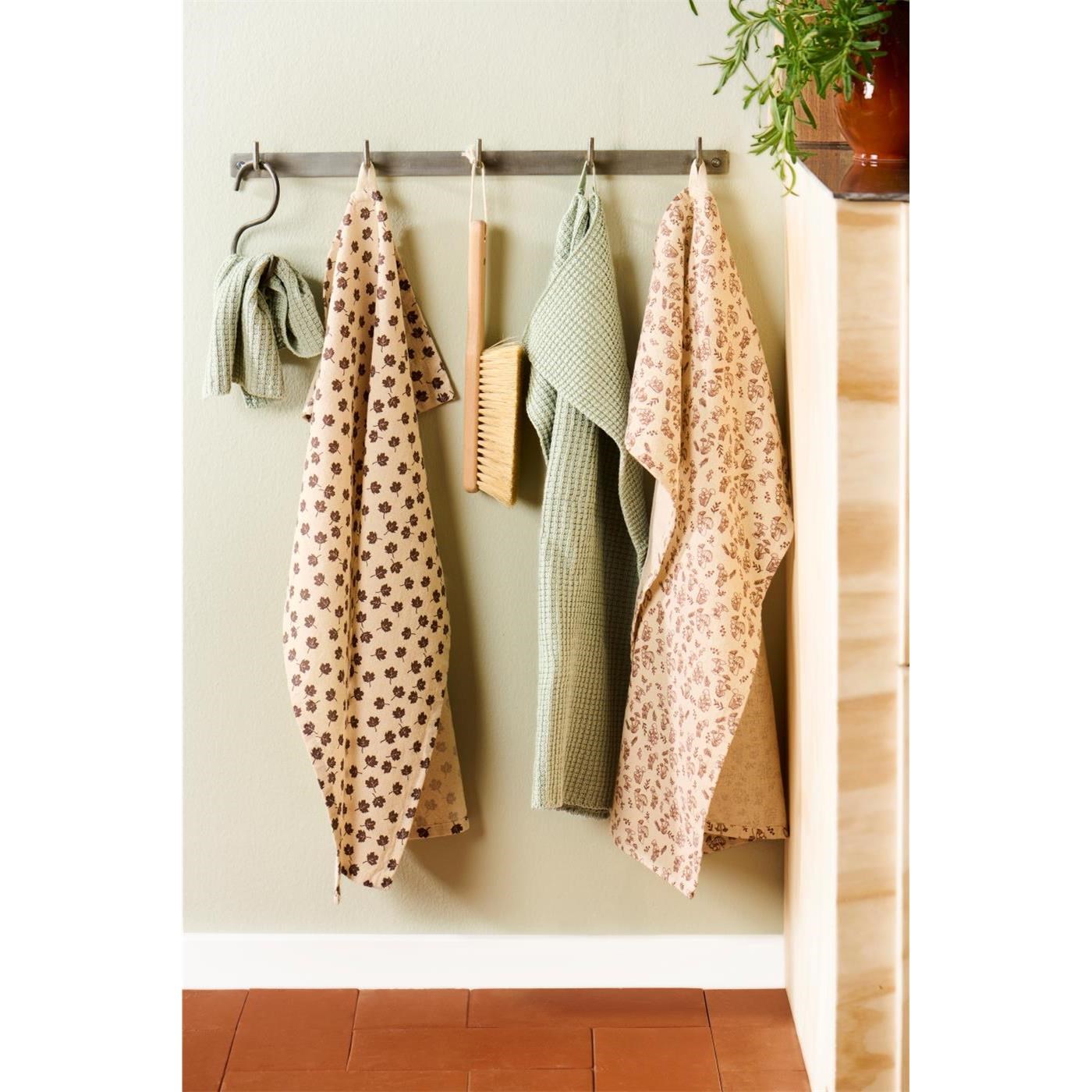 Kuchyňská utěrka Birk Ib Laursen 70x50 cm přírodní s hnědými listy_4