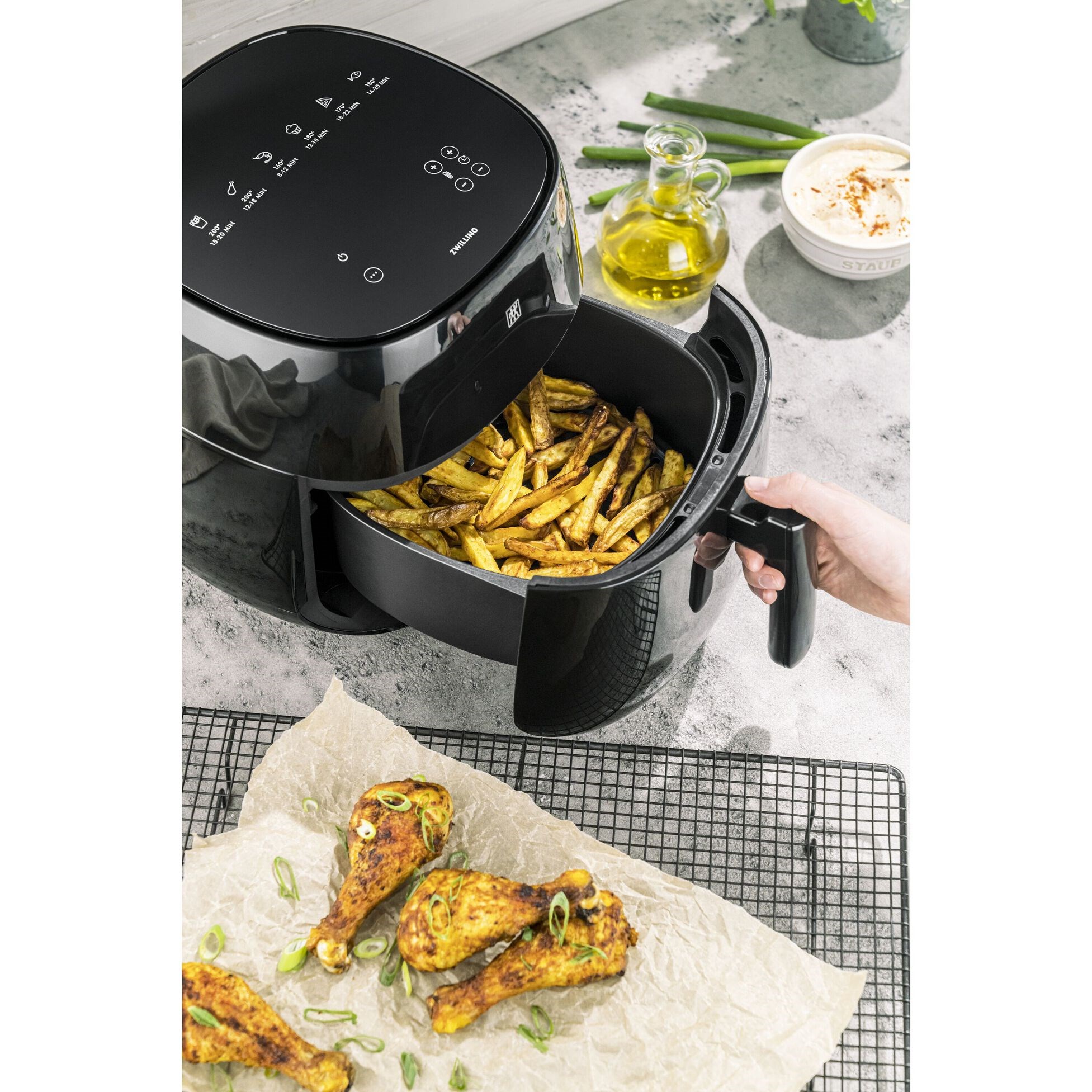Horkovzušná fritéza Zwilling 4l černá_0