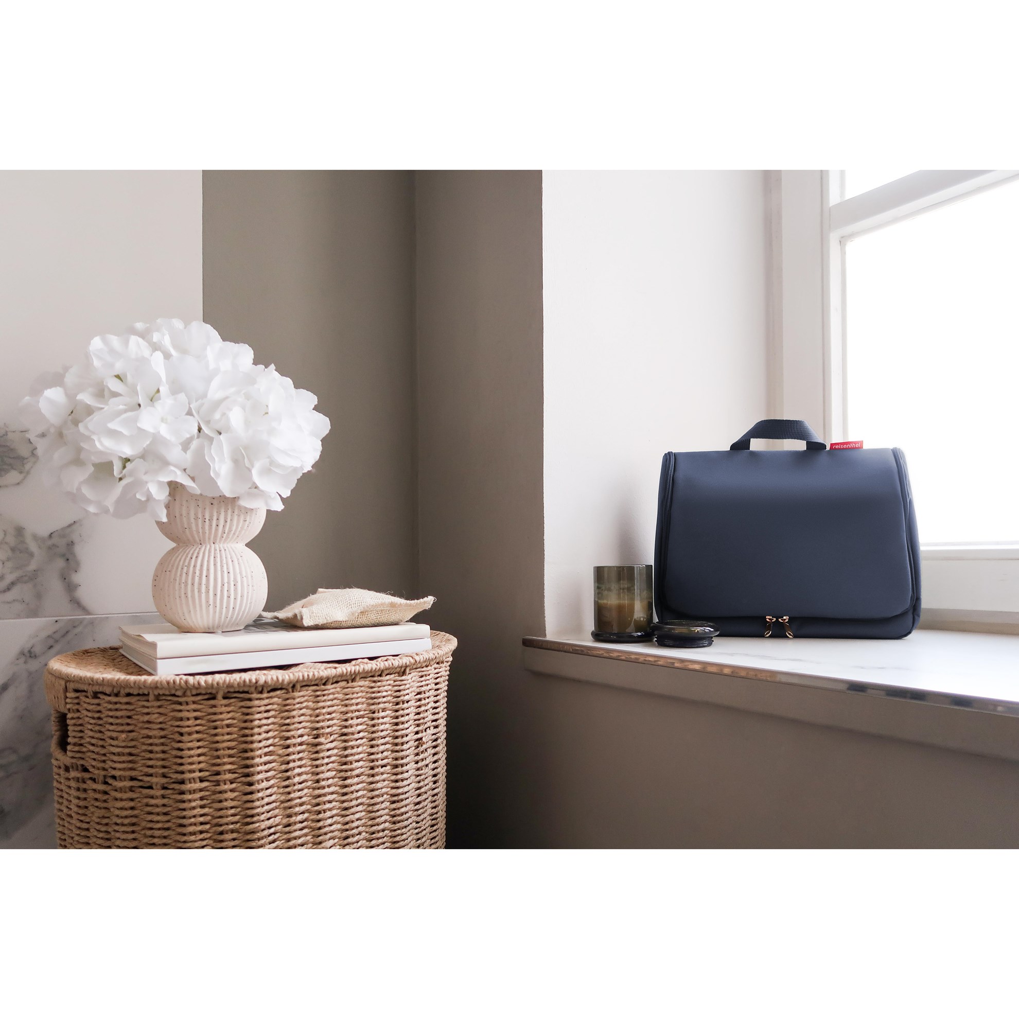 Toaletní taška Reisenthel Toiletbag XL midnight gold_1