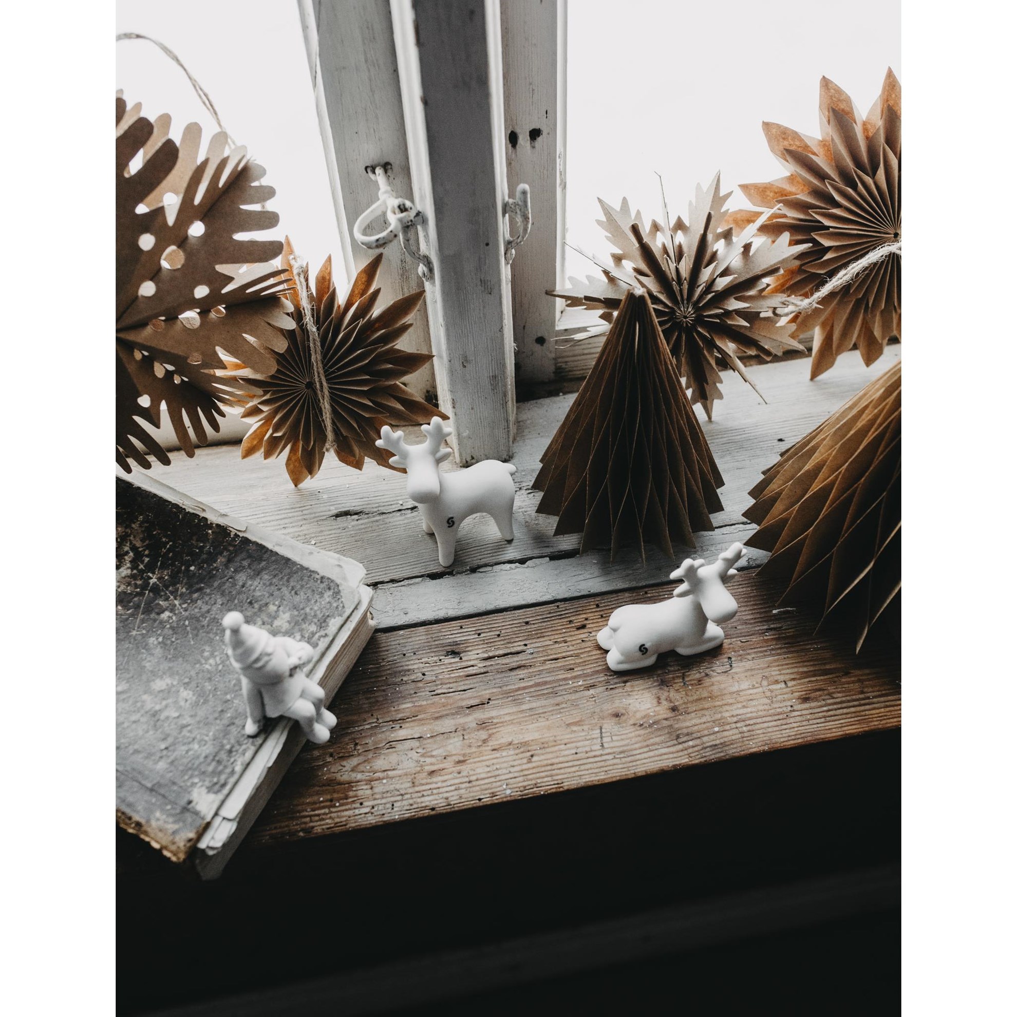 Vánoční sob z matné keramiky STEN medium bílý_1