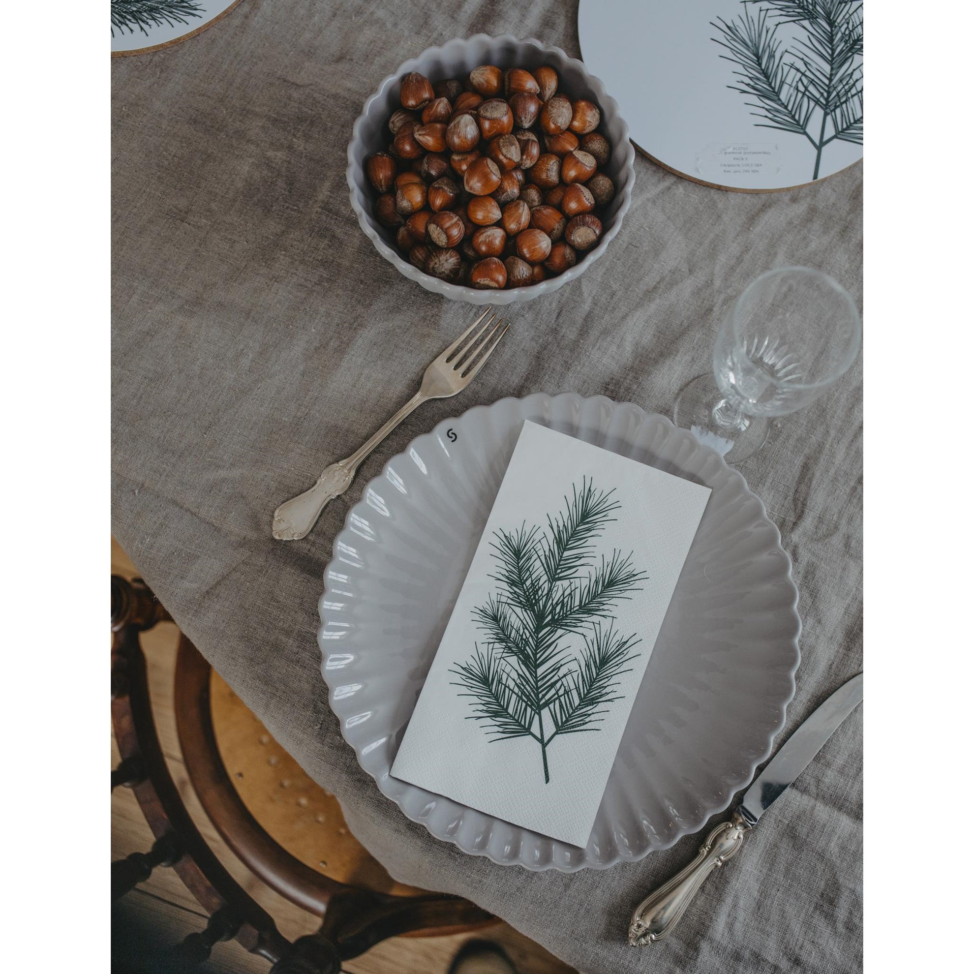 Papírové ubrousky GRANKVIST 11x21cm 16ks bílé/dekor větvička_0