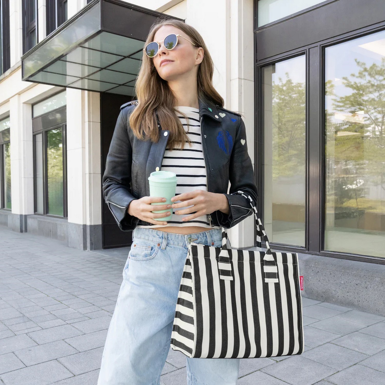 Taška přes rameno Reisenthel Daily Shopper summerstripes black_0